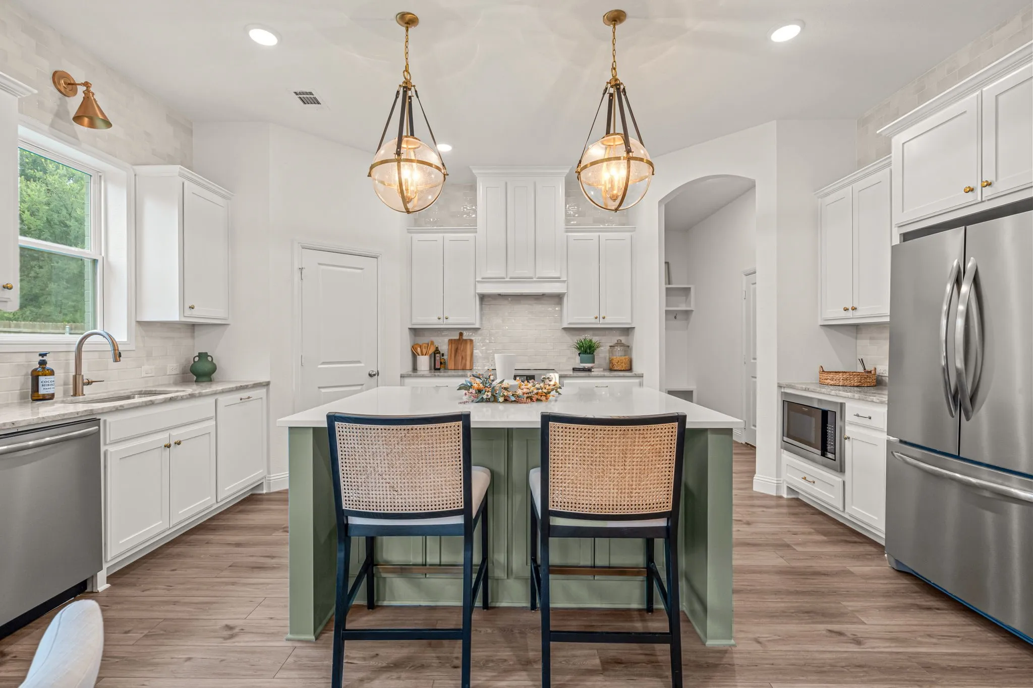 Single Family Residence For Sale in Tarrant County , 602 Sterling Drive, Benbrook, Texas 76126, 4 Bedroom, 3 Bathroom, 2 Garage spaces, 2,713 Sqft, built in 2023, mls#21339787, Real Estate Agent in Benbrook, Homes For Sale in Tarrant county, Homes For Sale in Benbrook, Realtor in Benbrook Texas, Real Estate Brokerage Independent Realty Texas, Luminita Cordes Realtor