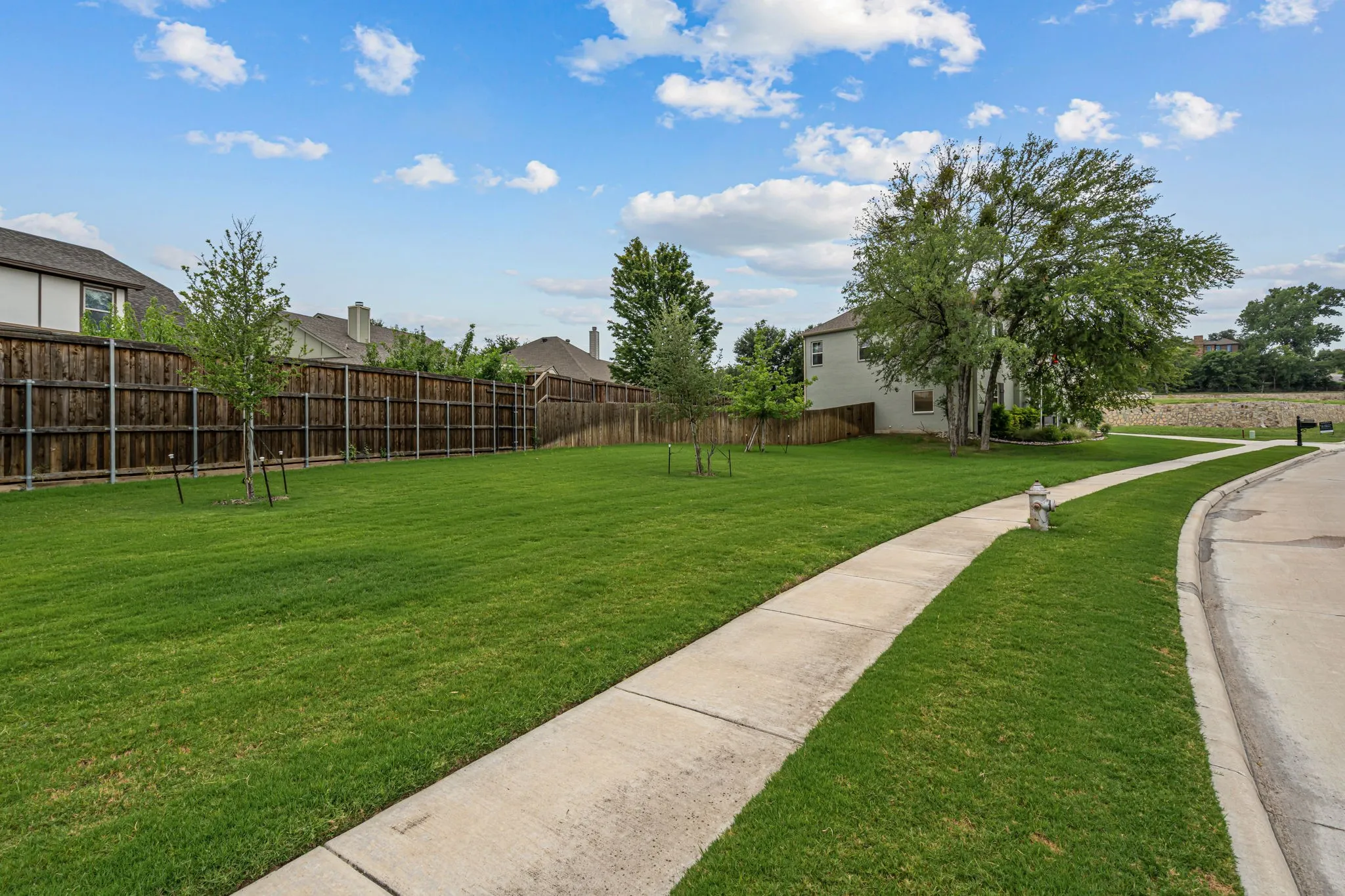 Single Family Residence For Sale in Tarrant County , 602 Sterling Drive, Benbrook, Texas 76126, 4 Bedroom, 3 Bathroom, 2 Garage spaces, 2,713 Sqft, built in 2023, mls#21339787, Real Estate Agent in Benbrook, Homes For Sale in Tarrant county, Homes For Sale in Benbrook, Realtor in Benbrook Texas, Real Estate Brokerage Independent Realty Texas, Luminita Cordes Realtor