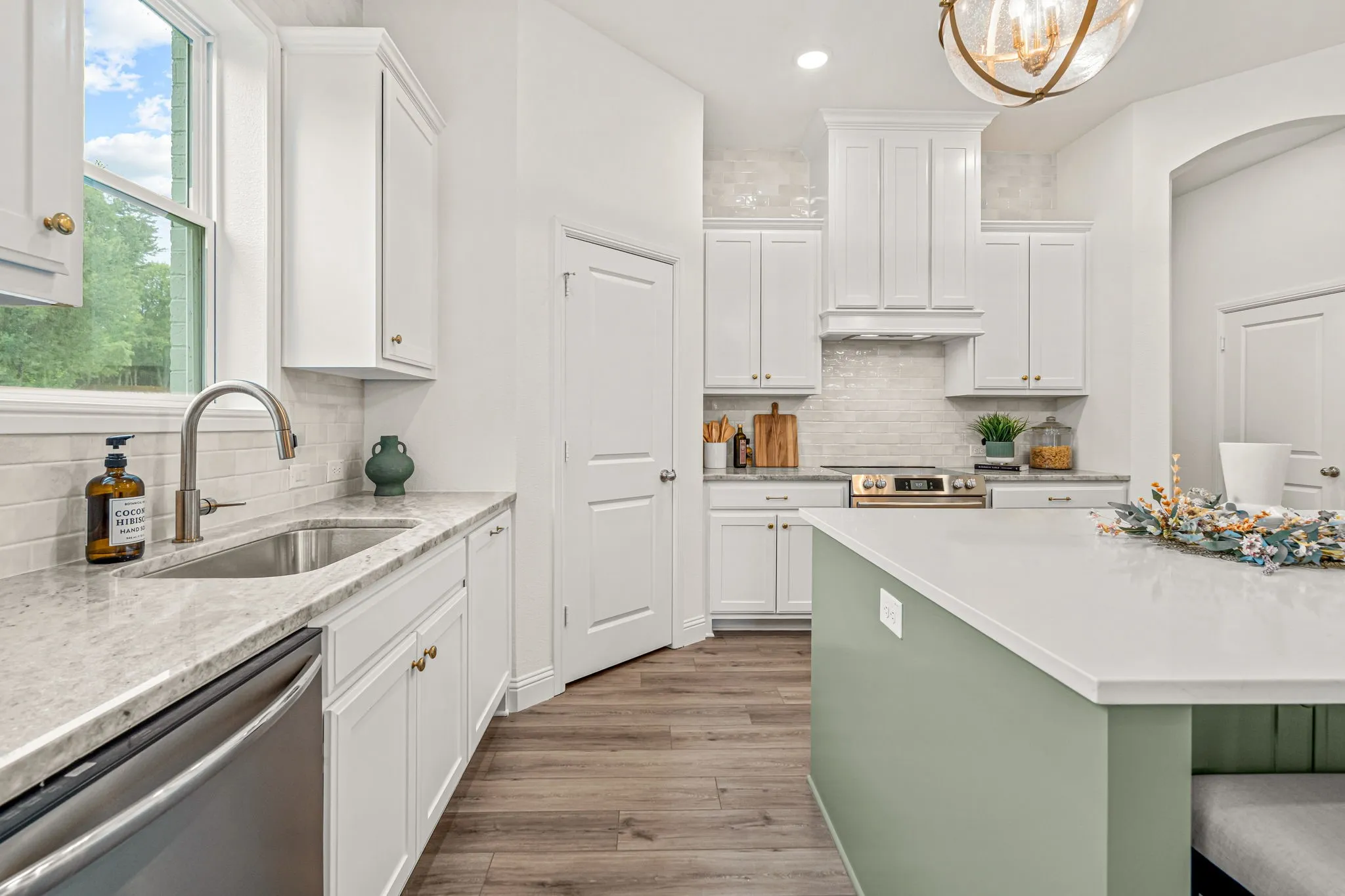 Single Family Residence For Sale in Tarrant County , 602 Sterling Drive, Benbrook, Texas 76126, 4 Bedroom, 3 Bathroom, 2 Garage spaces, 2,713 Sqft, built in 2023, mls#21339787, Real Estate Agent in Benbrook, Homes For Sale in Tarrant county, Homes For Sale in Benbrook, Realtor in Benbrook Texas, Real Estate Brokerage Independent Realty Texas, Luminita Cordes Realtor
