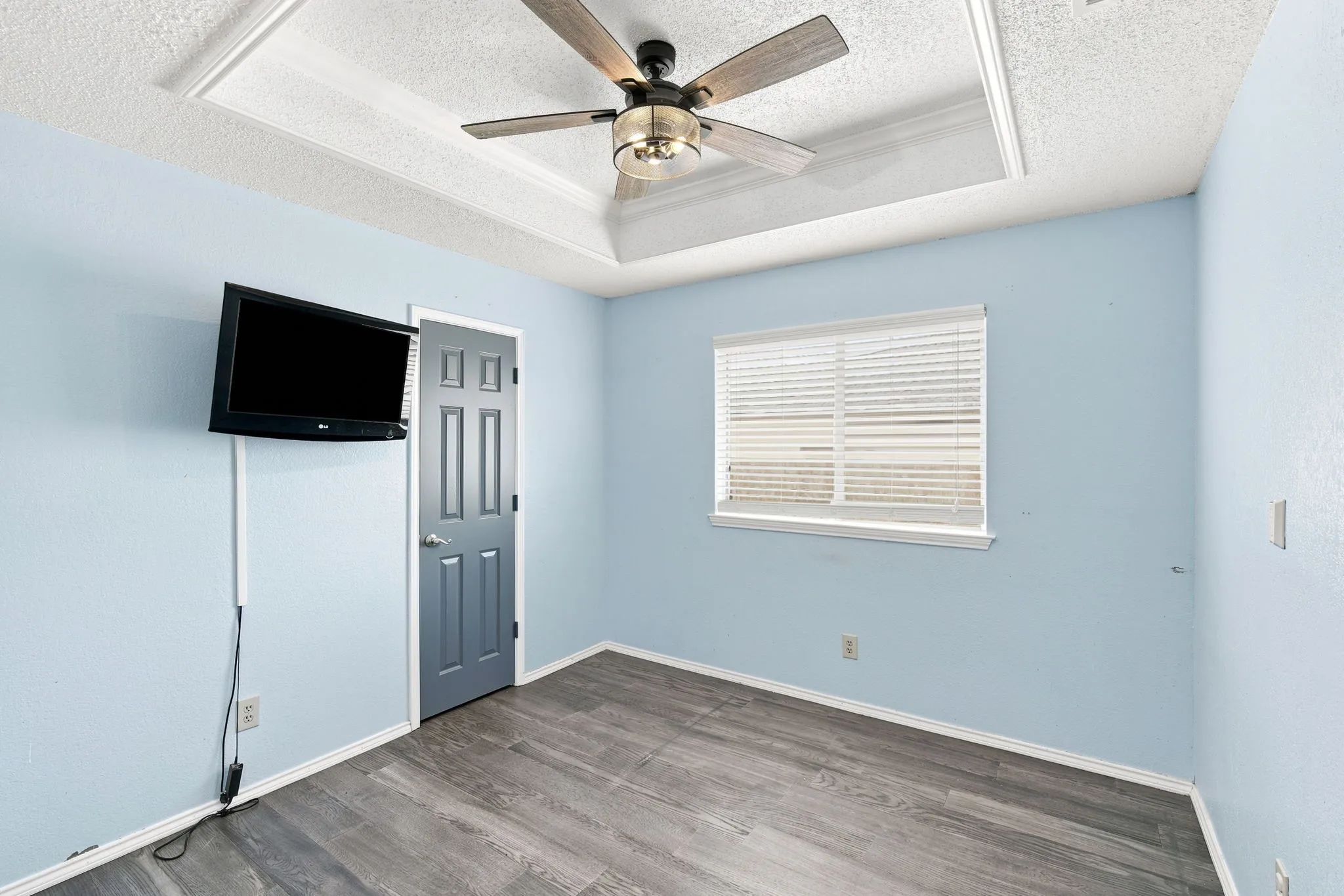 Single Family Residence For Sale in Dallas County , 1121 The Meadows Parkway, De Soto, Texas 75115, 3 Bedroom, 2 Bathroom, 2 Garage spaces, 2,122 Sqft, built in 1987, mls#21342109, Real Estate Agent in De Soto, Homes For Sale in Dallas county, Homes For Sale in De Soto, Realtor in De Soto Texas, Real Estate Brokerage Independent Realty Texas, Luminita Cordes Realtor