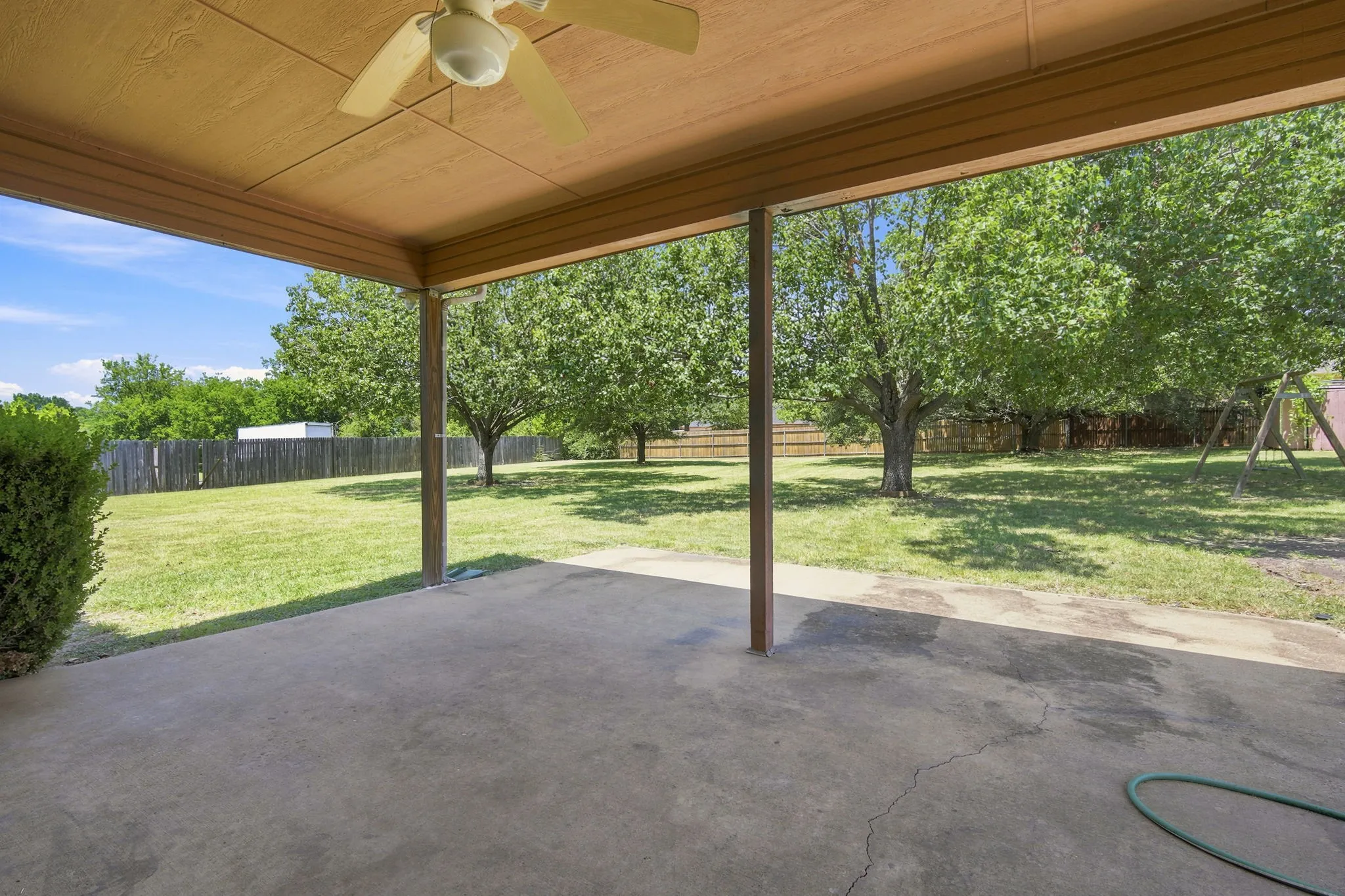 Single Family Residence For Sale in Dallas County , 1121 The Meadows Parkway, De Soto, Texas 75115, 3 Bedroom, 2 Bathroom, 2 Garage spaces, 2,122 Sqft, built in 1987, mls#21342109, Real Estate Agent in De Soto, Homes For Sale in Dallas county, Homes For Sale in De Soto, Realtor in De Soto Texas, Real Estate Brokerage Independent Realty Texas, Luminita Cordes Realtor