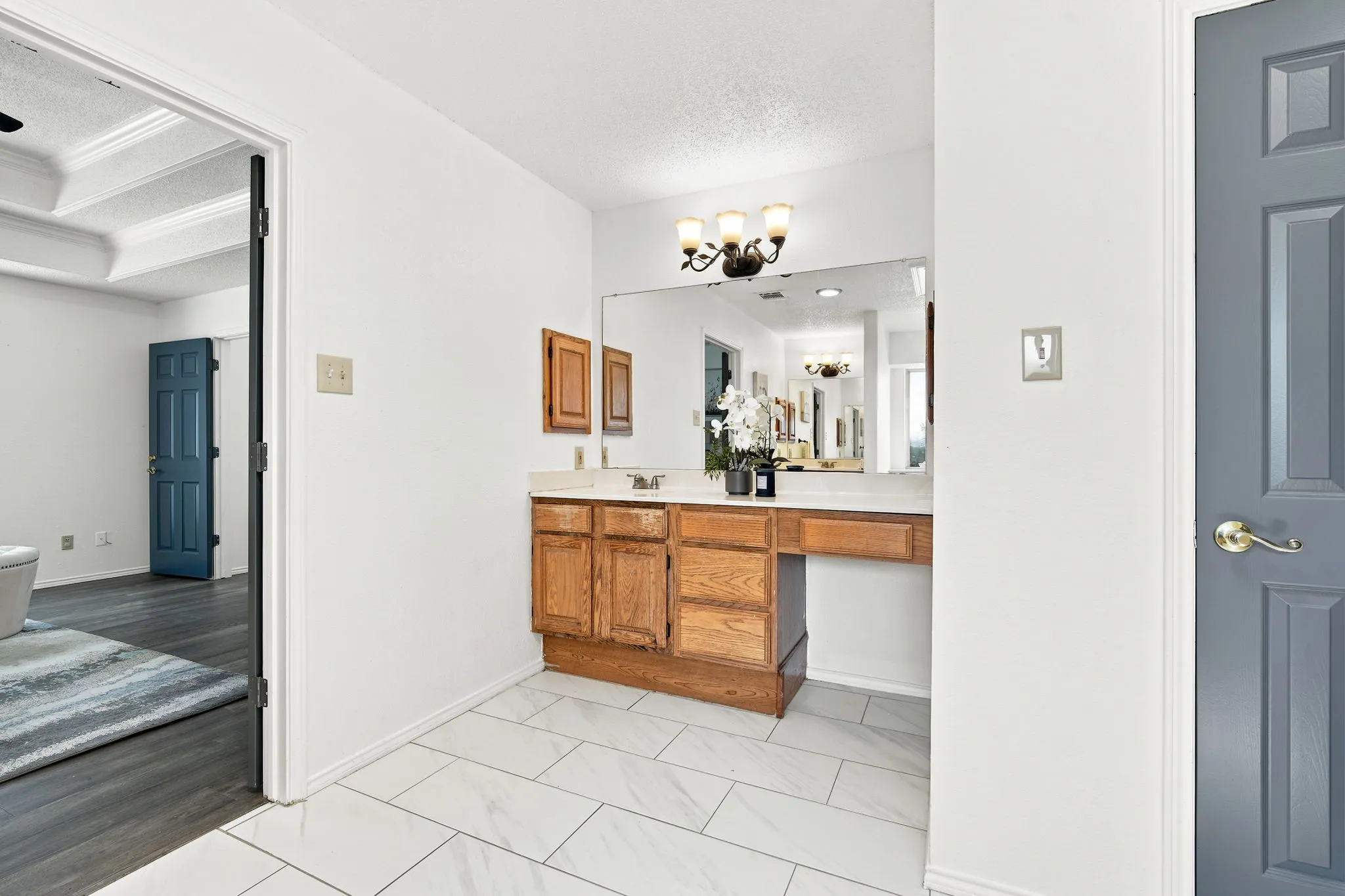 Single Family Residence For Sale in Dallas County , 1121 The Meadows Parkway, De Soto, Texas 75115, 3 Bedroom, 2 Bathroom, 2 Garage spaces, 2,122 Sqft, built in 1987, mls#21342109, Real Estate Agent in De Soto, Homes For Sale in Dallas county, Homes For Sale in De Soto, Realtor in De Soto Texas, Real Estate Brokerage Independent Realty Texas, Luminita Cordes Realtor