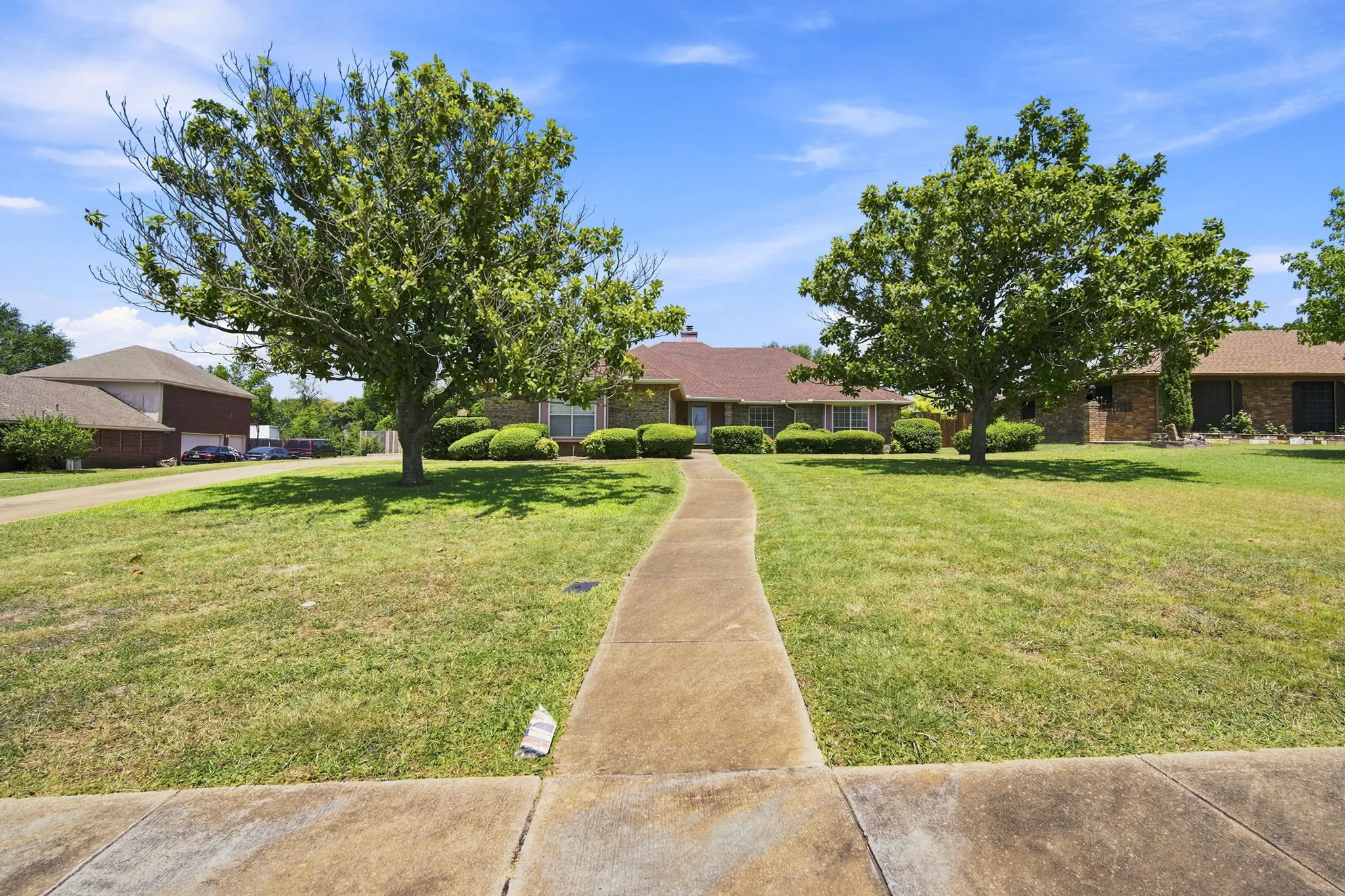 Single Family Residence For Sale in Dallas County , 1121 The Meadows Parkway, De Soto, Texas 75115, 3 Bedroom, 2 Bathroom, 2 Garage spaces, 2,122 Sqft, built in 1987, mls#21342109, Real Estate Agent in De Soto, Homes For Sale in Dallas county, Homes For Sale in De Soto, Realtor in De Soto Texas, Real Estate Brokerage Independent Realty Texas, Luminita Cordes Realtor