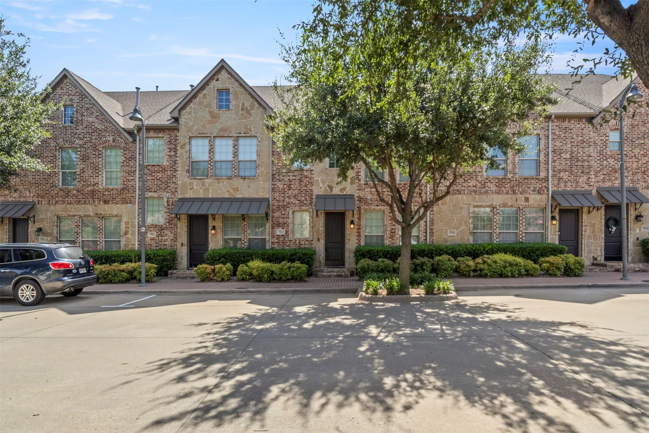 Townhouse For Sale in Collin County , 7922 Presley Avenue, Plano, Texas 75024, 3 Bedroom, 4 Bathroom, 2 Garage spaces, 1,993 Sqft, built in 2010, mls#21338202, Real Estate Agent in Plano, Homes For Sale in Collin county, Homes For Sale in Plano, Realtor in Plano Texas, Real Estate Brokerage Independent Realty Texas, Luminita Cordes Realtor