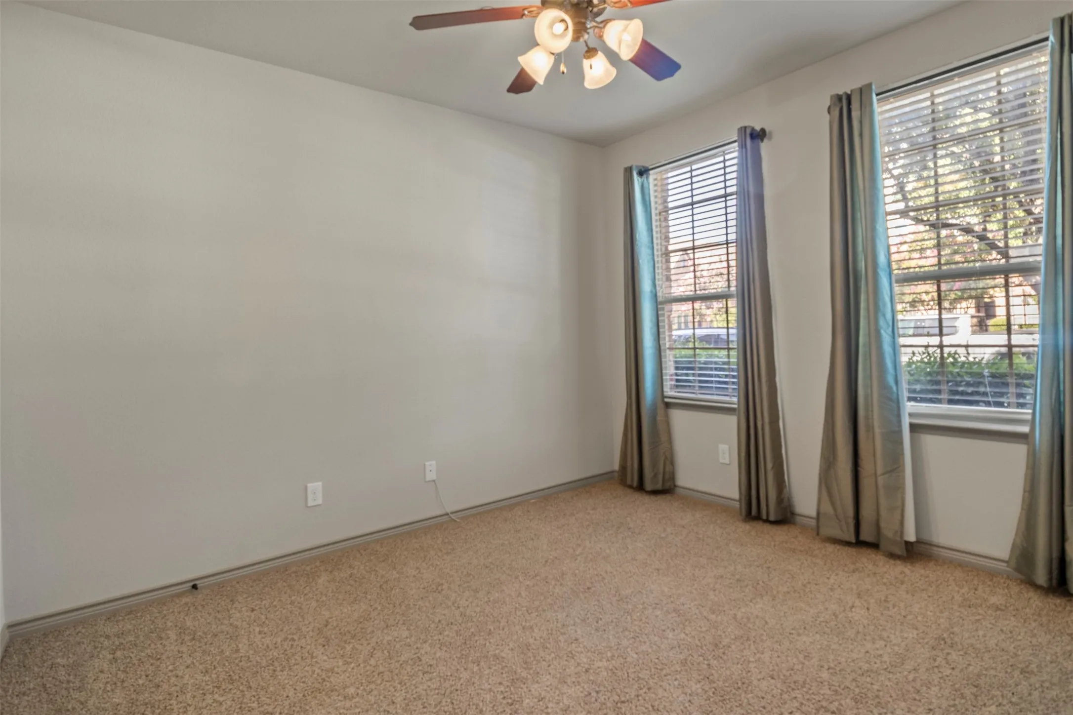 Townhouse For Sale in Collin County , 7922 Presley Avenue, Plano, Texas 75024, 3 Bedroom, 4 Bathroom, 2 Garage spaces, 1,993 Sqft, built in 2010, mls#21338202, Real Estate Agent in Plano, Homes For Sale in Collin county, Homes For Sale in Plano, Realtor in Plano Texas, Real Estate Brokerage Independent Realty Texas, Luminita Cordes Realtor