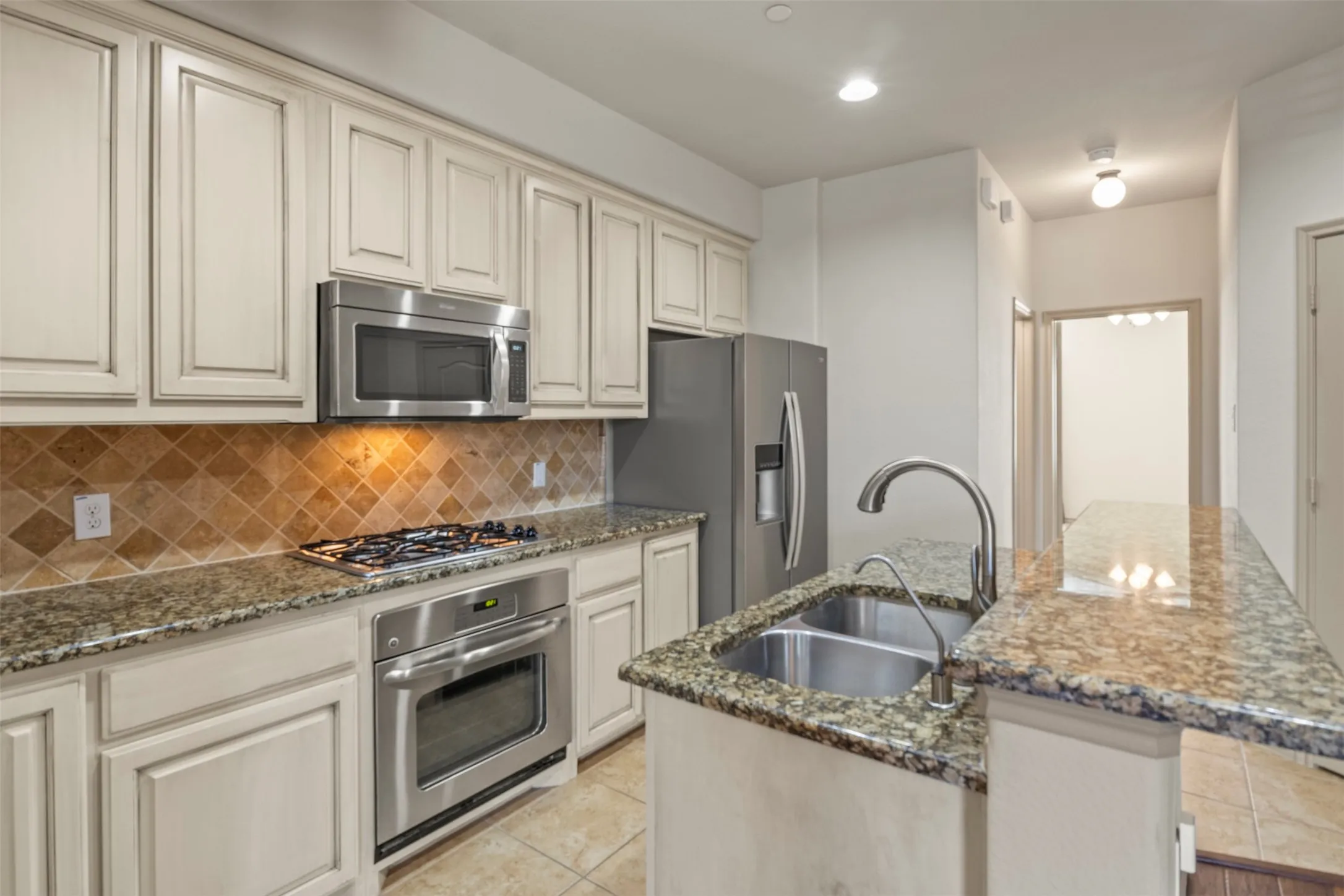 Townhouse For Sale in Collin County , 7922 Presley Avenue, Plano, Texas 75024, 3 Bedroom, 4 Bathroom, 2 Garage spaces, 1,993 Sqft, built in 2010, mls#21338202, Real Estate Agent in Plano, Homes For Sale in Collin county, Homes For Sale in Plano, Realtor in Plano Texas, Real Estate Brokerage Independent Realty Texas, Luminita Cordes Realtor