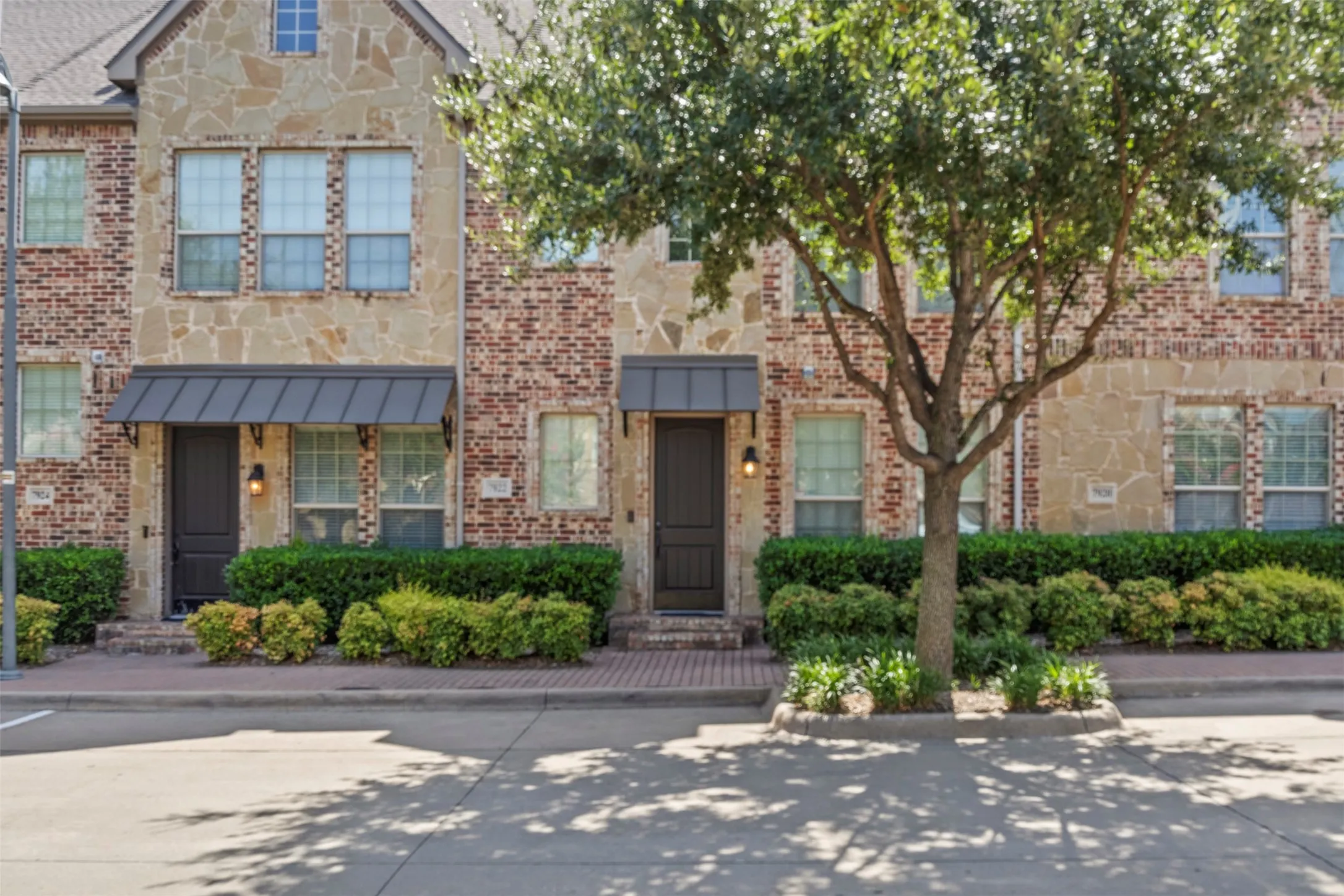 Townhouse For Sale in Collin County , 7922 Presley Avenue, Plano, Texas 75024, 3 Bedroom, 4 Bathroom, 2 Garage spaces, 1,993 Sqft, built in 2010, mls#21338202, Real Estate Agent in Plano, Homes For Sale in Collin county, Homes For Sale in Plano, Realtor in Plano Texas, Real Estate Brokerage Independent Realty Texas, Luminita Cordes Realtor