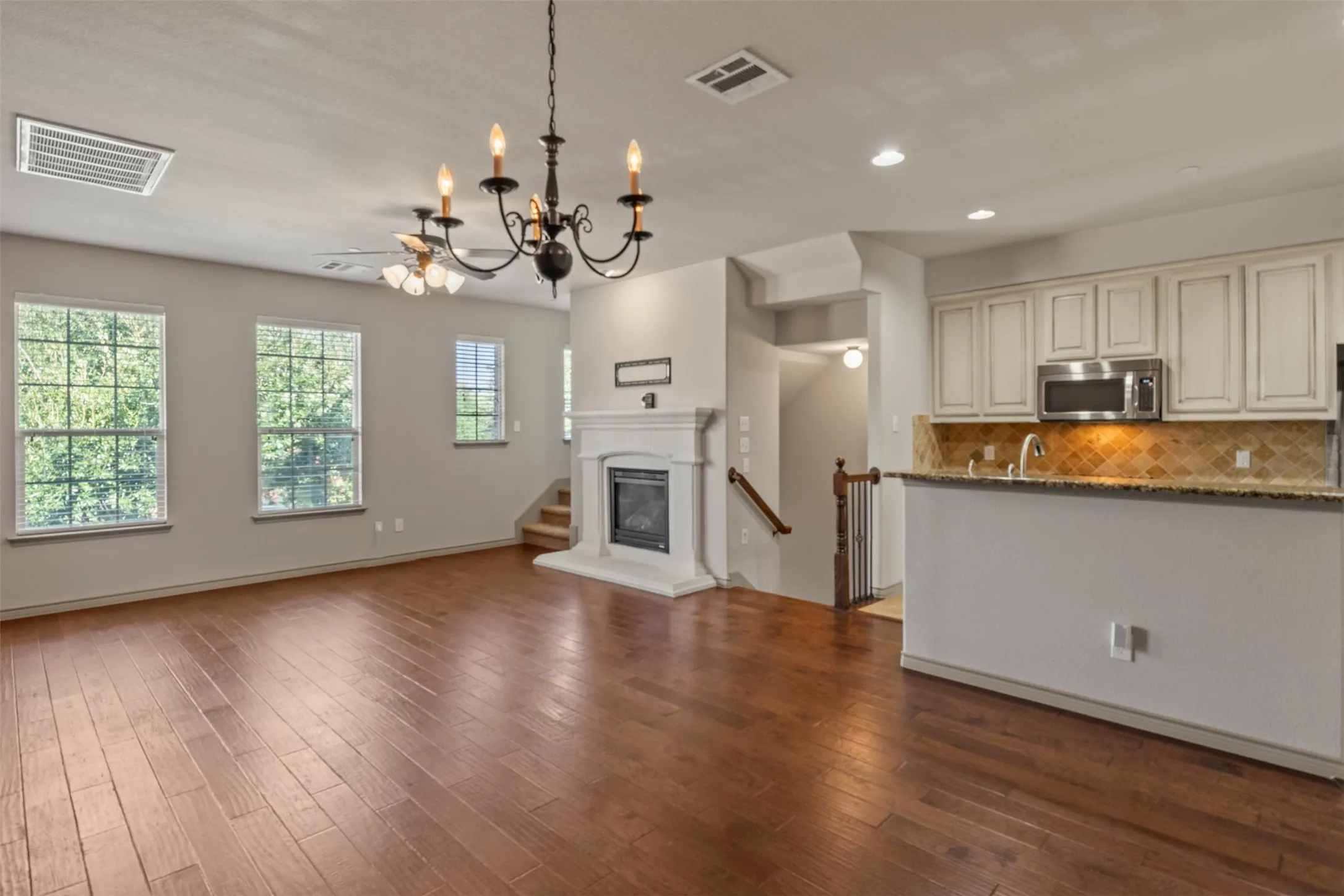Townhouse For Sale in Collin County , 7922 Presley Avenue, Plano, Texas 75024, 3 Bedroom, 4 Bathroom, 2 Garage spaces, 1,993 Sqft, built in 2010, mls#21338202, Real Estate Agent in Plano, Homes For Sale in Collin county, Homes For Sale in Plano, Realtor in Plano Texas, Real Estate Brokerage Independent Realty Texas, Luminita Cordes Realtor