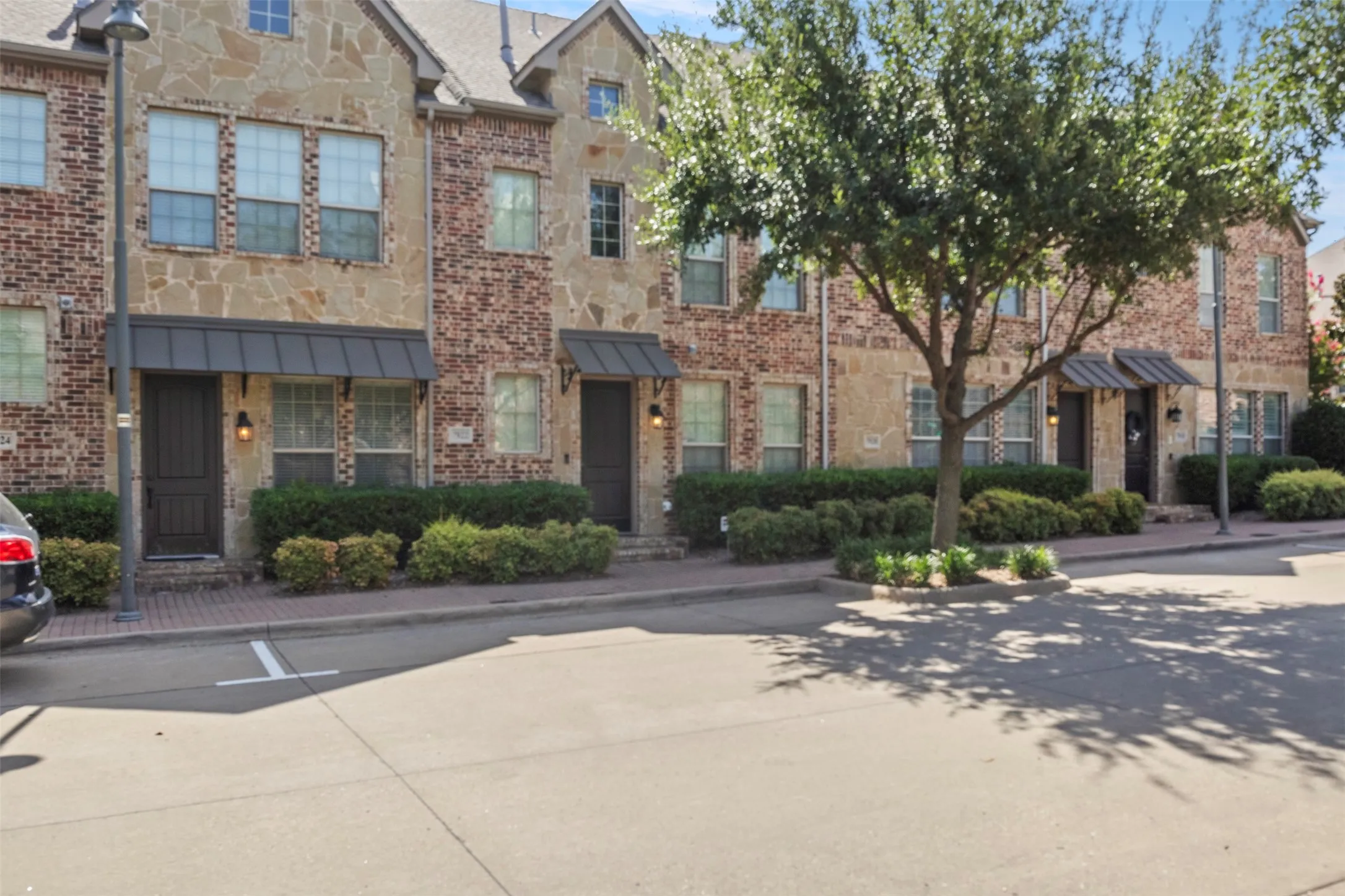 Townhouse For Sale in Collin County , 7922 Presley Avenue, Plano, Texas 75024, 3 Bedroom, 4 Bathroom, 2 Garage spaces, 1,993 Sqft, built in 2010, mls#21338202, Real Estate Agent in Plano, Homes For Sale in Collin county, Homes For Sale in Plano, Realtor in Plano Texas, Real Estate Brokerage Independent Realty Texas, Luminita Cordes Realtor