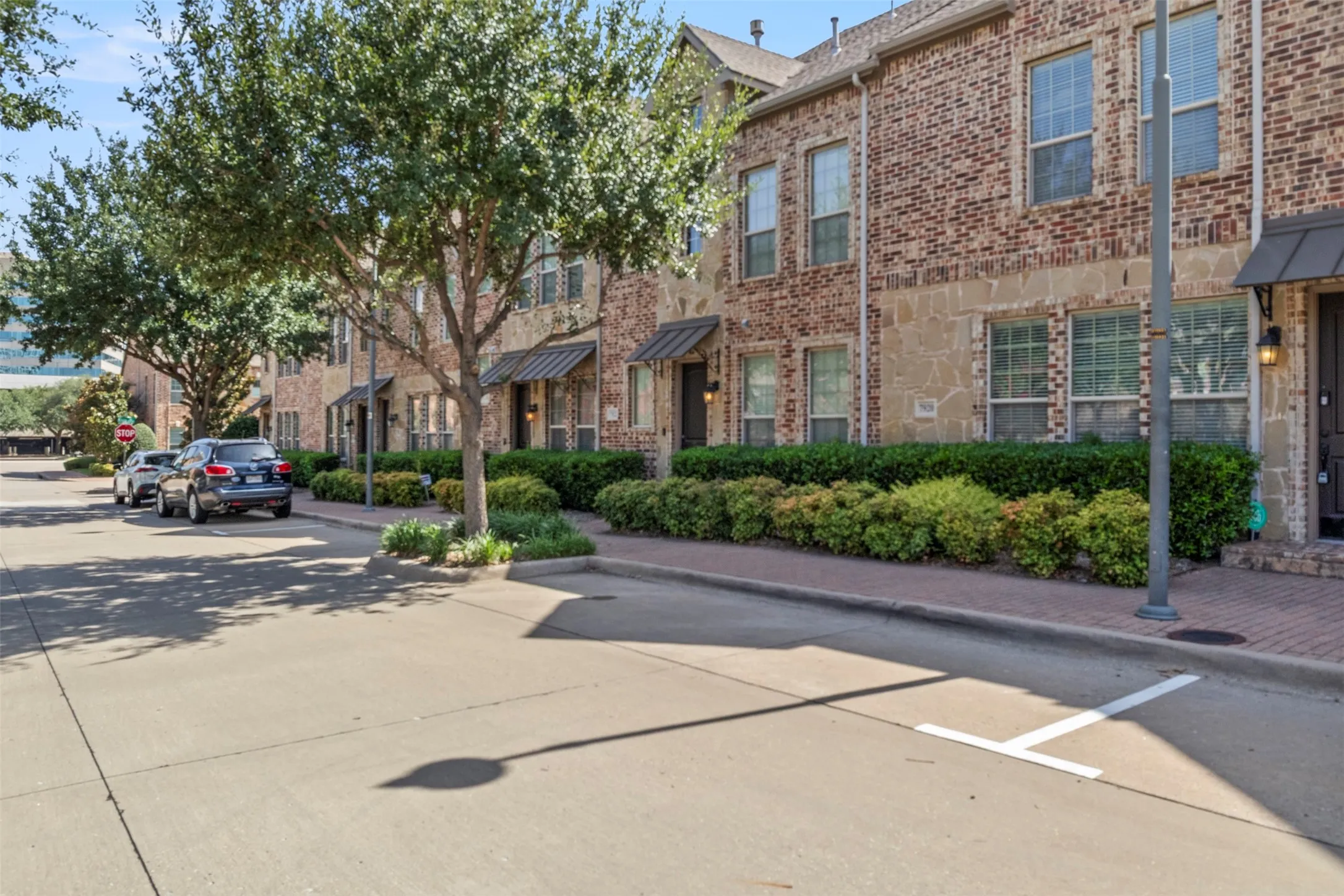 Townhouse For Sale in Collin County , 7922 Presley Avenue, Plano, Texas 75024, 3 Bedroom, 4 Bathroom, 2 Garage spaces, 1,993 Sqft, built in 2010, mls#21338202, Real Estate Agent in Plano, Homes For Sale in Collin county, Homes For Sale in Plano, Realtor in Plano Texas, Real Estate Brokerage Independent Realty Texas, Luminita Cordes Realtor