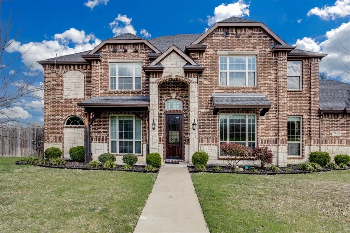 Single Family Residence For Sale in Ellis County , 303 Fountain Creek Court, Ovilla, Texas 75154, 4 Bedroom, 4 Bathroom, 2 Garage spaces, 3,536 Sqft, built in 2016, mls#21342269, Real Estate Agent in Ovilla, Homes For Sale in Ellis county, Homes For Sale in Ovilla, Realtor in Ovilla Texas, Real Estate Brokerage Independent Realty Texas, Luminita Cordes Realtor
