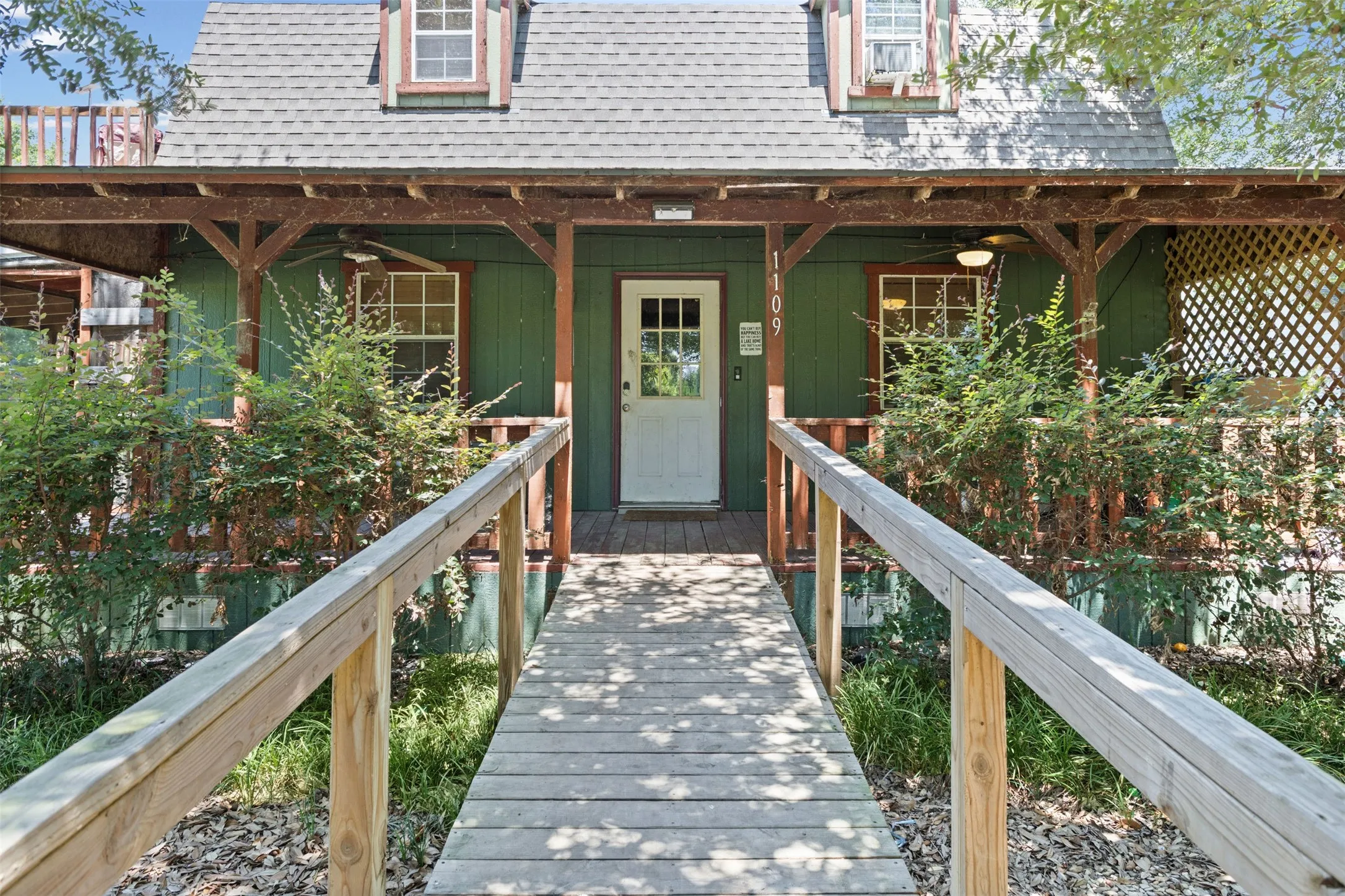 Single Family Residence For Sale in Navarro County , 1109 SE County Road 3300, Kerens, Texas 75144, 2 Bedroom, 2 Bathroom, 4 Garage spaces, 1,080 Sqft, built in 2006, mls#21340458, Real Estate Agent in Kerens, Homes For Sale in Navarro county, Homes For Sale in Kerens, Realtor in Kerens Texas, Real Estate Brokerage Independent Realty Texas, Luminita Cordes Realtor