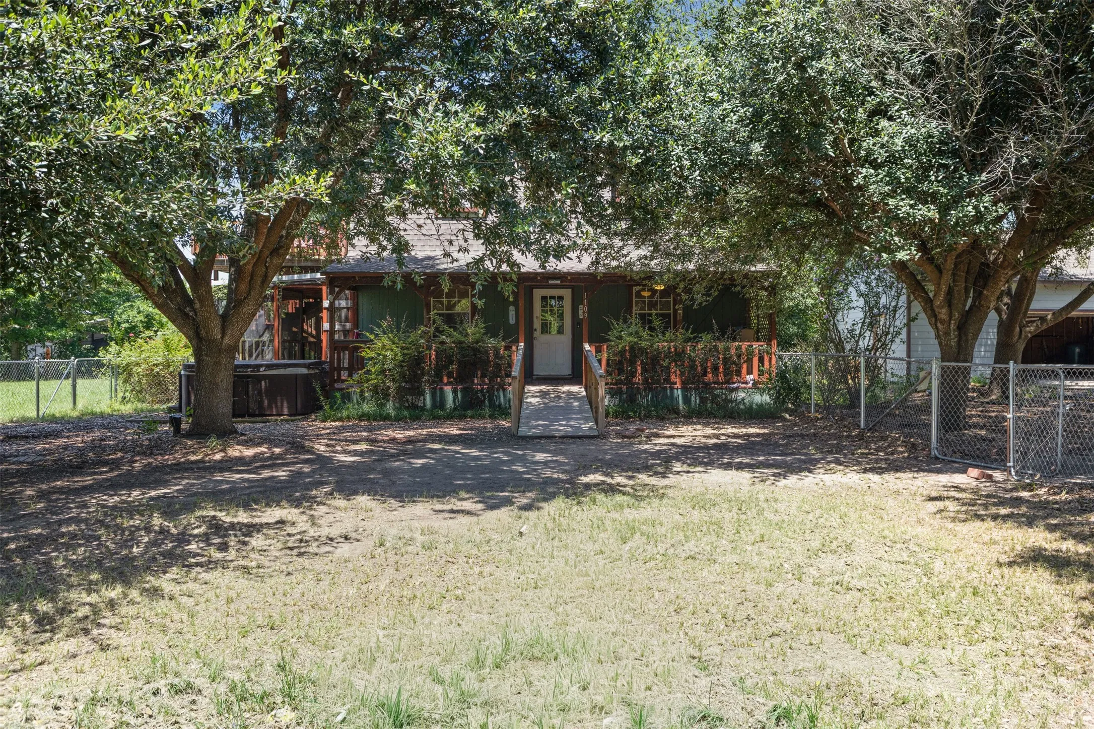 Single Family Residence For Sale in Navarro County , 1109 SE County Road 3300, Kerens, Texas 75144, 2 Bedroom, 2 Bathroom, 4 Garage spaces, 1,080 Sqft, built in 2006, mls#21340458, Real Estate Agent in Kerens, Homes For Sale in Navarro county, Homes For Sale in Kerens, Realtor in Kerens Texas, Real Estate Brokerage Independent Realty Texas, Luminita Cordes Realtor