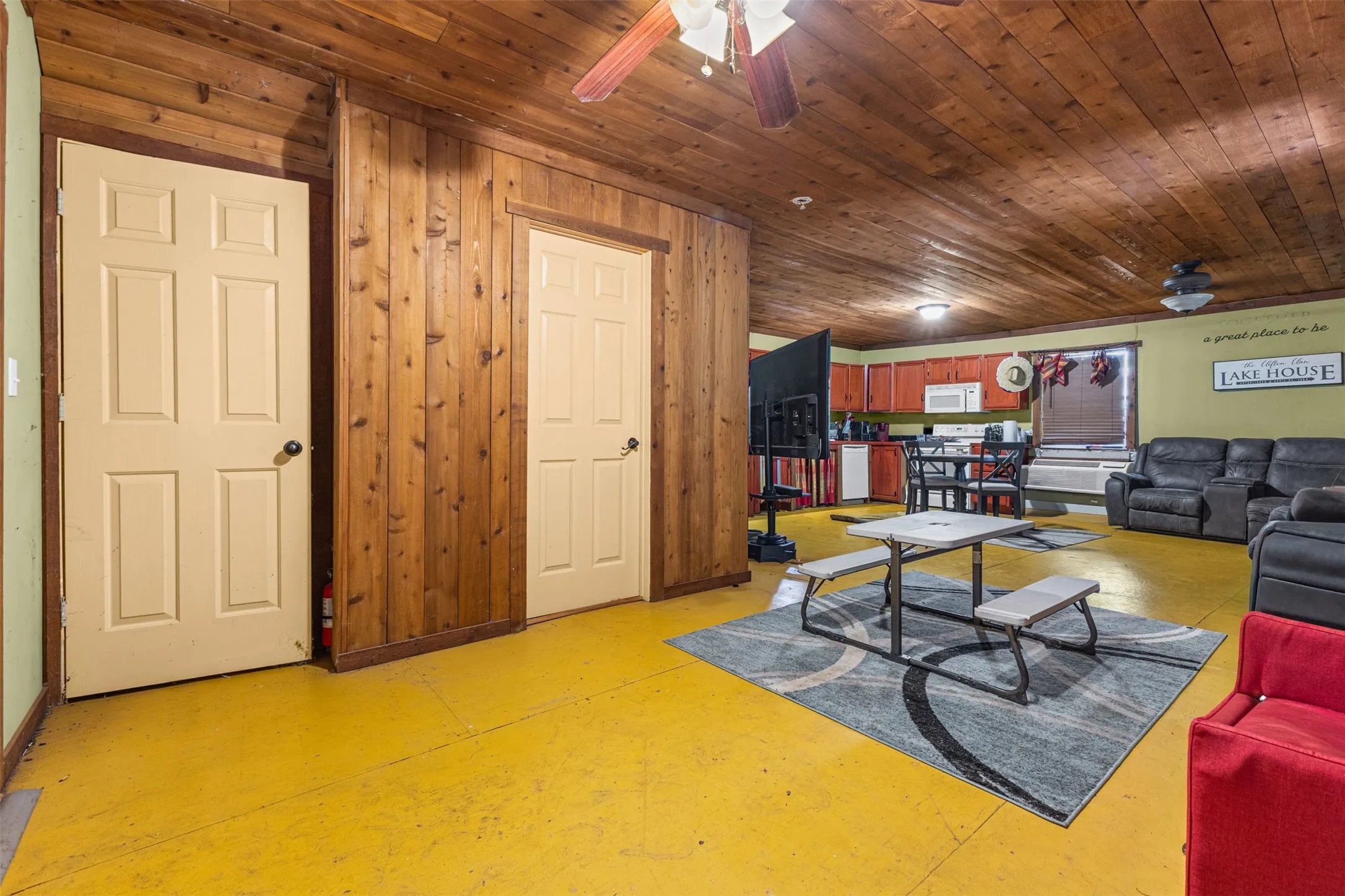 Single Family Residence For Sale in Navarro County , 1109 SE County Road 3300, Kerens, Texas 75144, 2 Bedroom, 2 Bathroom, 4 Garage spaces, 1,080 Sqft, built in 2006, mls#21340458, Real Estate Agent in Kerens, Homes For Sale in Navarro county, Homes For Sale in Kerens, Realtor in Kerens Texas, Real Estate Brokerage Independent Realty Texas, Luminita Cordes Realtor