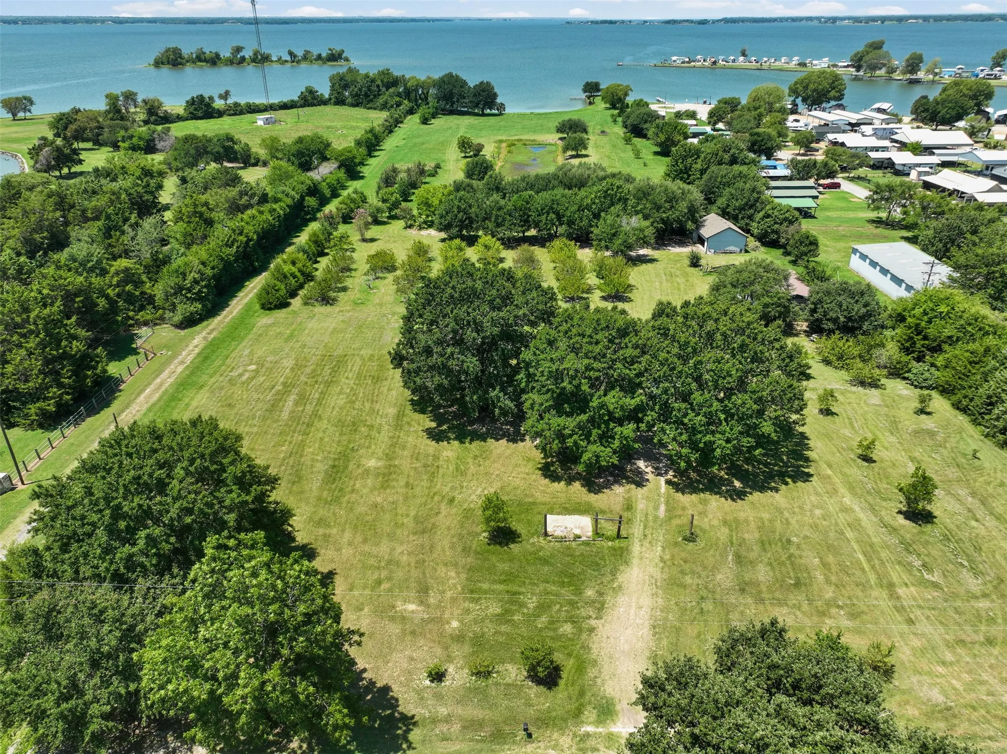 Single Family Residence For Sale in Navarro County , 1109 SE County Road 3300, Kerens, Texas 75144, 2 Bedroom, 2 Bathroom, 4 Garage spaces, 1,080 Sqft, built in 2006, mls#21340458, Real Estate Agent in Kerens, Homes For Sale in Navarro county, Homes For Sale in Kerens, Realtor in Kerens Texas, Real Estate Brokerage Independent Realty Texas, Luminita Cordes Realtor