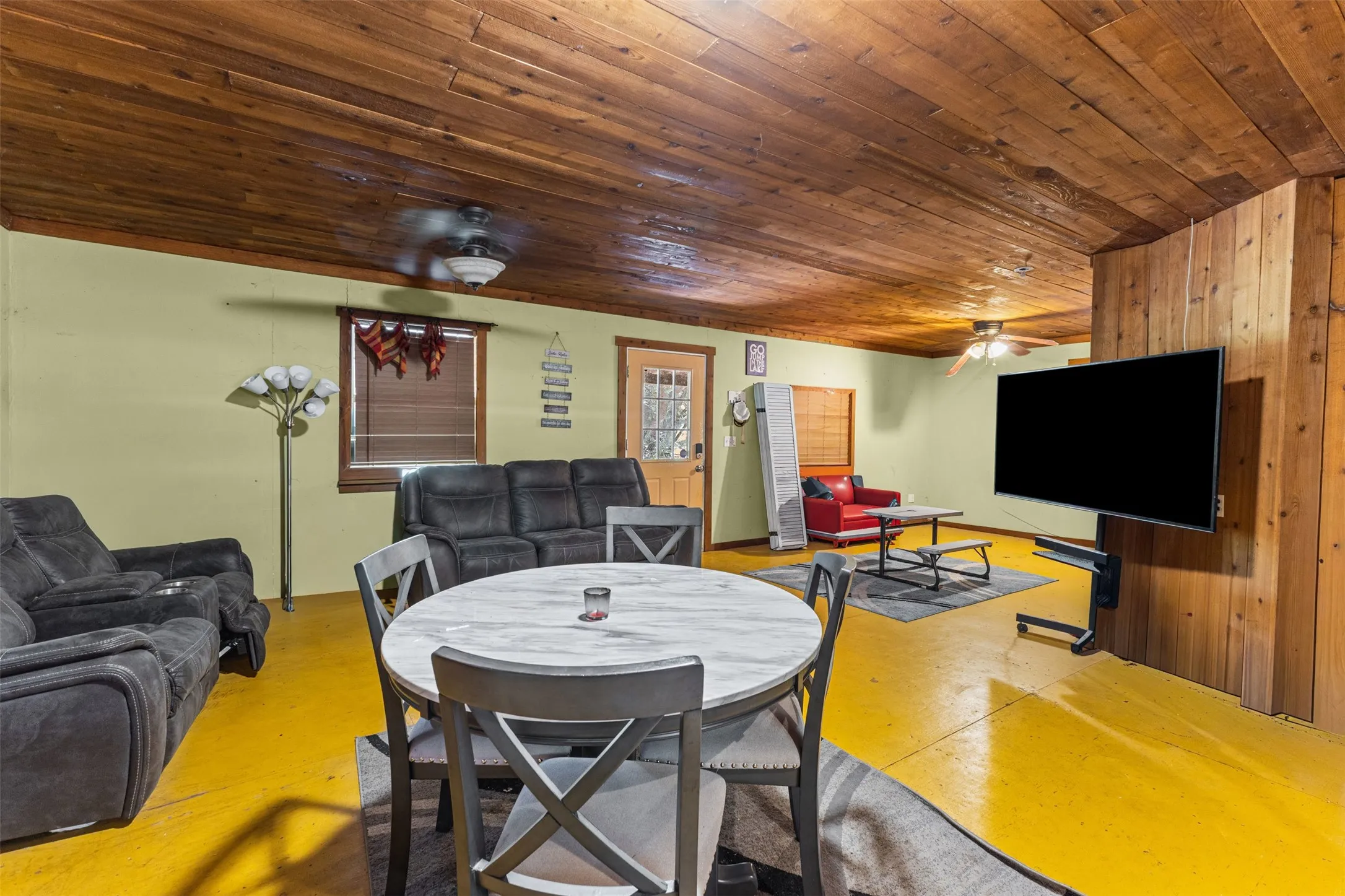 Single Family Residence For Sale in Navarro County , 1109 SE County Road 3300, Kerens, Texas 75144, 2 Bedroom, 2 Bathroom, 4 Garage spaces, 1,080 Sqft, built in 2006, mls#21340458, Real Estate Agent in Kerens, Homes For Sale in Navarro county, Homes For Sale in Kerens, Realtor in Kerens Texas, Real Estate Brokerage Independent Realty Texas, Luminita Cordes Realtor