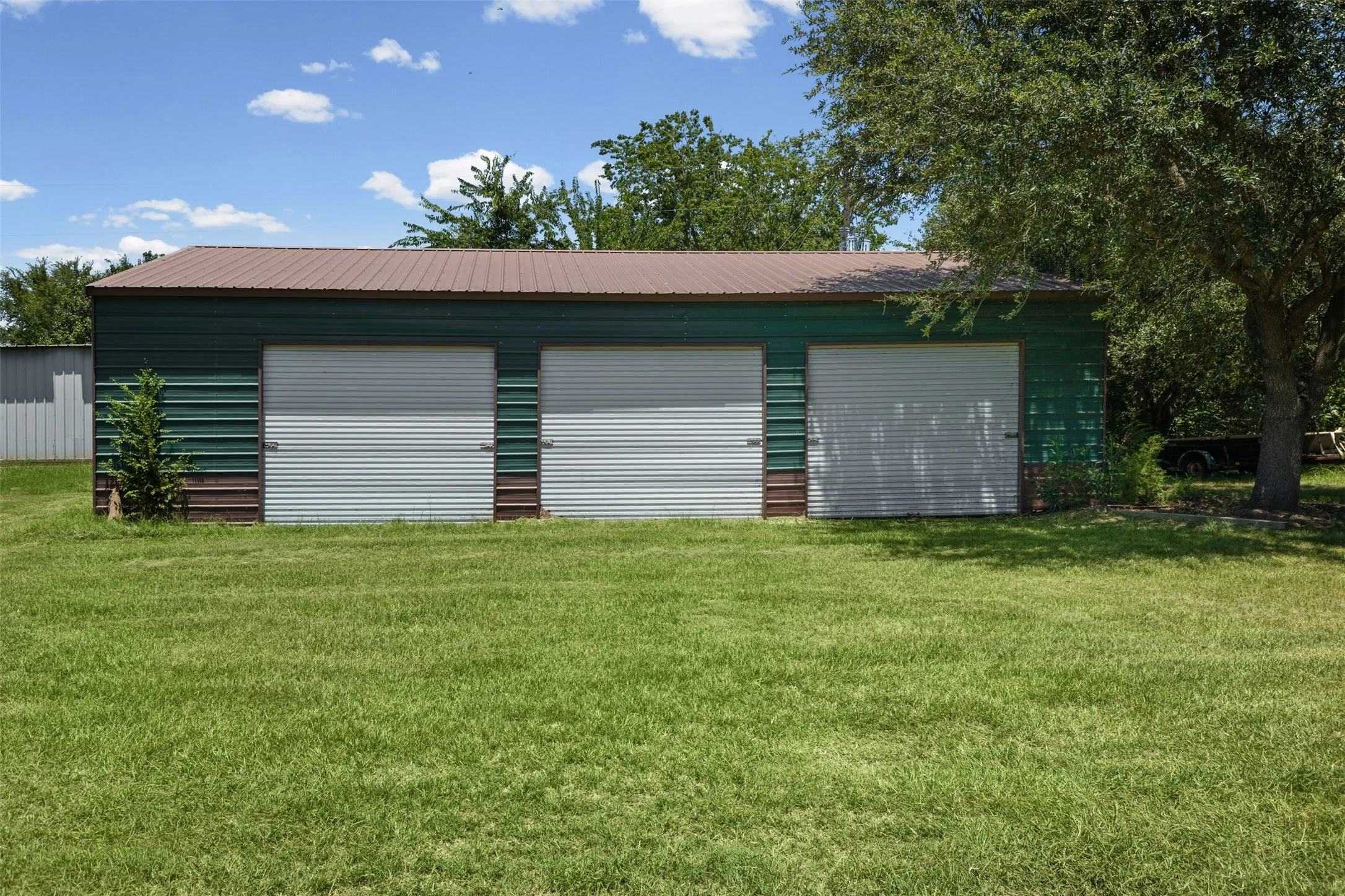 Single Family Residence For Sale in Navarro County , 1109 SE County Road 3300, Kerens, Texas 75144, 2 Bedroom, 2 Bathroom, 4 Garage spaces, 1,080 Sqft, built in 2006, mls#21340458, Real Estate Agent in Kerens, Homes For Sale in Navarro county, Homes For Sale in Kerens, Realtor in Kerens Texas, Real Estate Brokerage Independent Realty Texas, Luminita Cordes Realtor