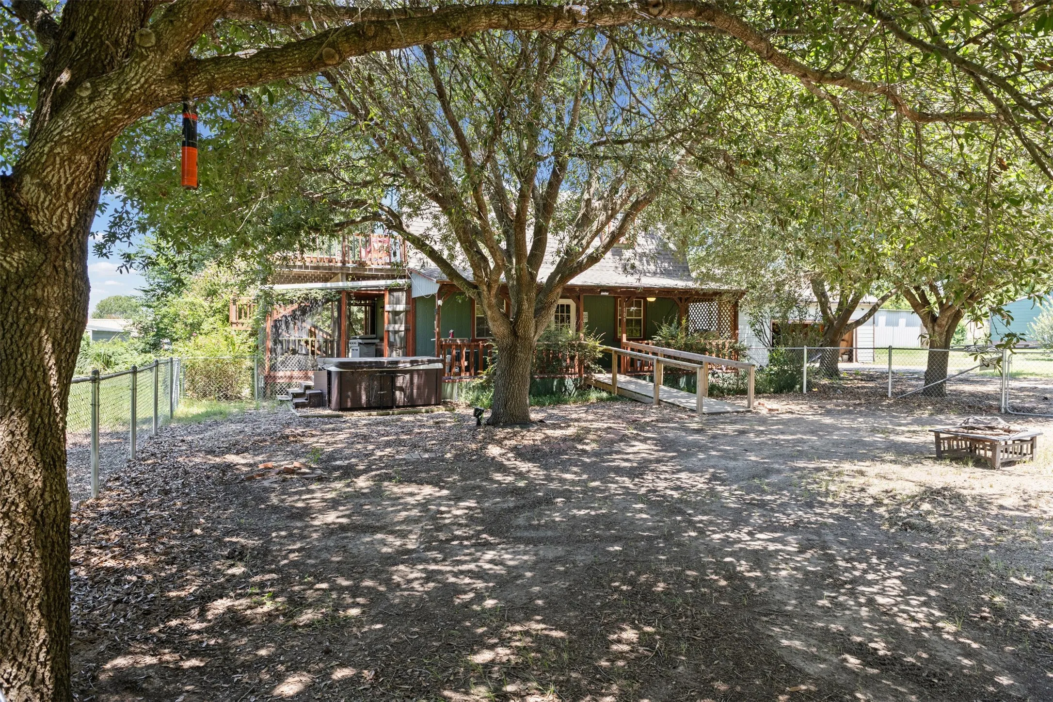 Single Family Residence For Sale in Navarro County , 1109 SE County Road 3300, Kerens, Texas 75144, 2 Bedroom, 2 Bathroom, 4 Garage spaces, 1,080 Sqft, built in 2006, mls#21340458, Real Estate Agent in Kerens, Homes For Sale in Navarro county, Homes For Sale in Kerens, Realtor in Kerens Texas, Real Estate Brokerage Independent Realty Texas, Luminita Cordes Realtor