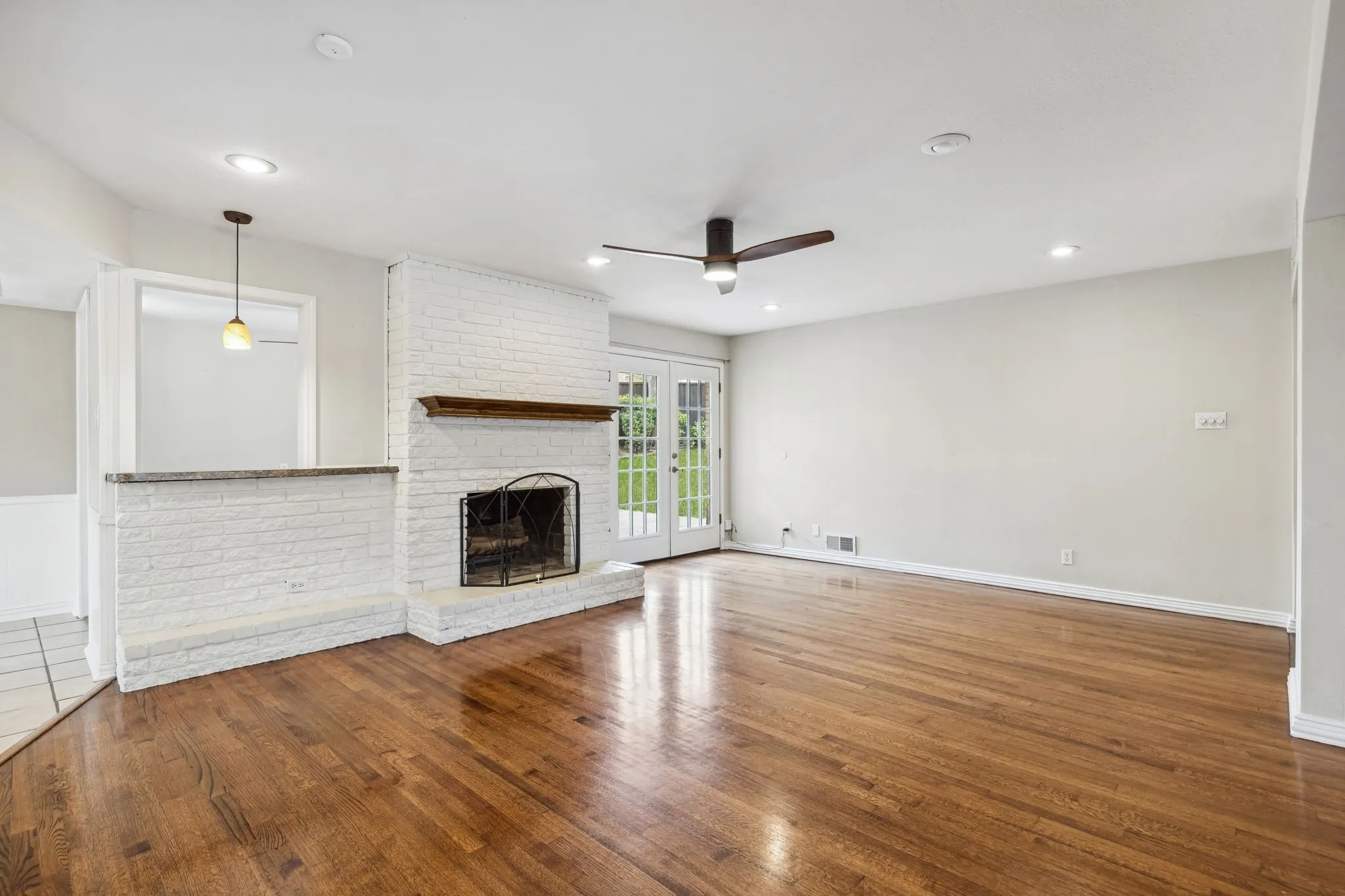 Single Family Residence For Rent in Dallas County , 9611 Meadowhill Drive, Dallas, Texas 75238, 3 Bedroom, 3 Bathroom, 2 Garage spaces, 2,078 Sqft, built in 1963, Price $3,495, mls#21342203, Real Estate Agent in Dallas, Homes For Rent in Dallas county, Homes For Rent in Dallas, Realtor in Dallas Texas, Real Estate Brokerage Independent Realty Texas, Luminita Cordes Realtor