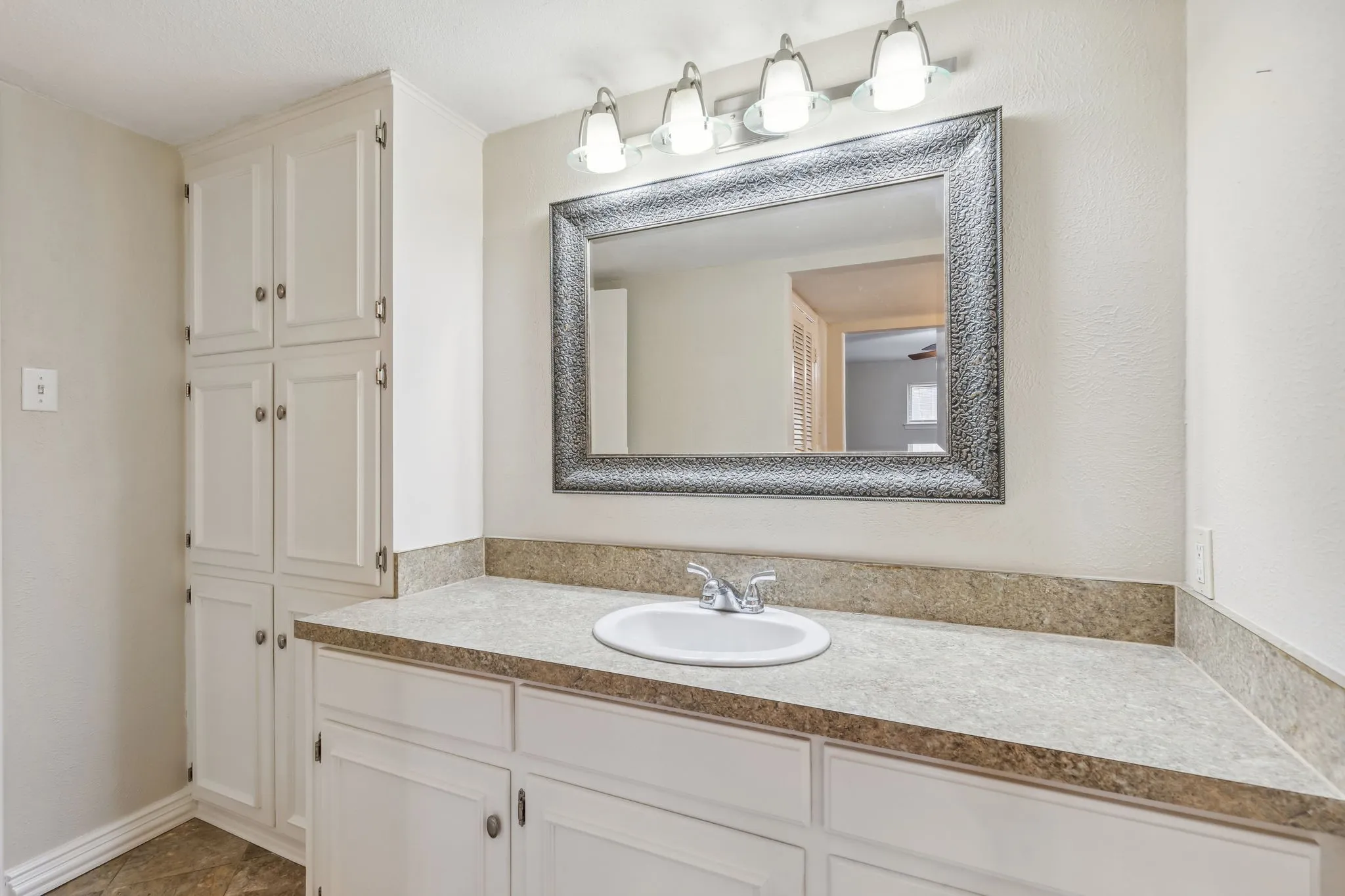 Single Family Residence For Rent in Dallas County , 9611 Meadowhill Drive, Dallas, Texas 75238, 3 Bedroom, 3 Bathroom, 2 Garage spaces, 2,078 Sqft, built in 1963, Price $3,495, mls#21342203, Real Estate Agent in Dallas, Homes For Rent in Dallas county, Homes For Rent in Dallas, Realtor in Dallas Texas, Real Estate Brokerage Independent Realty Texas, Luminita Cordes Realtor