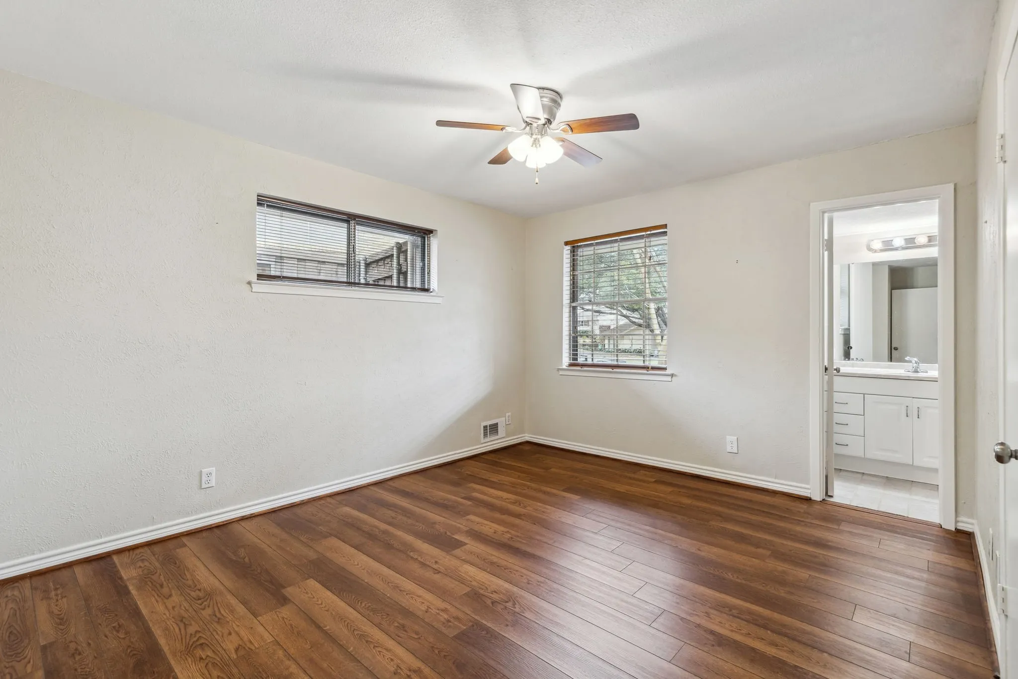 Single Family Residence For Rent in Dallas County , 9611 Meadowhill Drive, Dallas, Texas 75238, 3 Bedroom, 3 Bathroom, 2 Garage spaces, 2,078 Sqft, built in 1963, Price $3,495, mls#21342203, Real Estate Agent in Dallas, Homes For Rent in Dallas county, Homes For Rent in Dallas, Realtor in Dallas Texas, Real Estate Brokerage Independent Realty Texas, Luminita Cordes Realtor