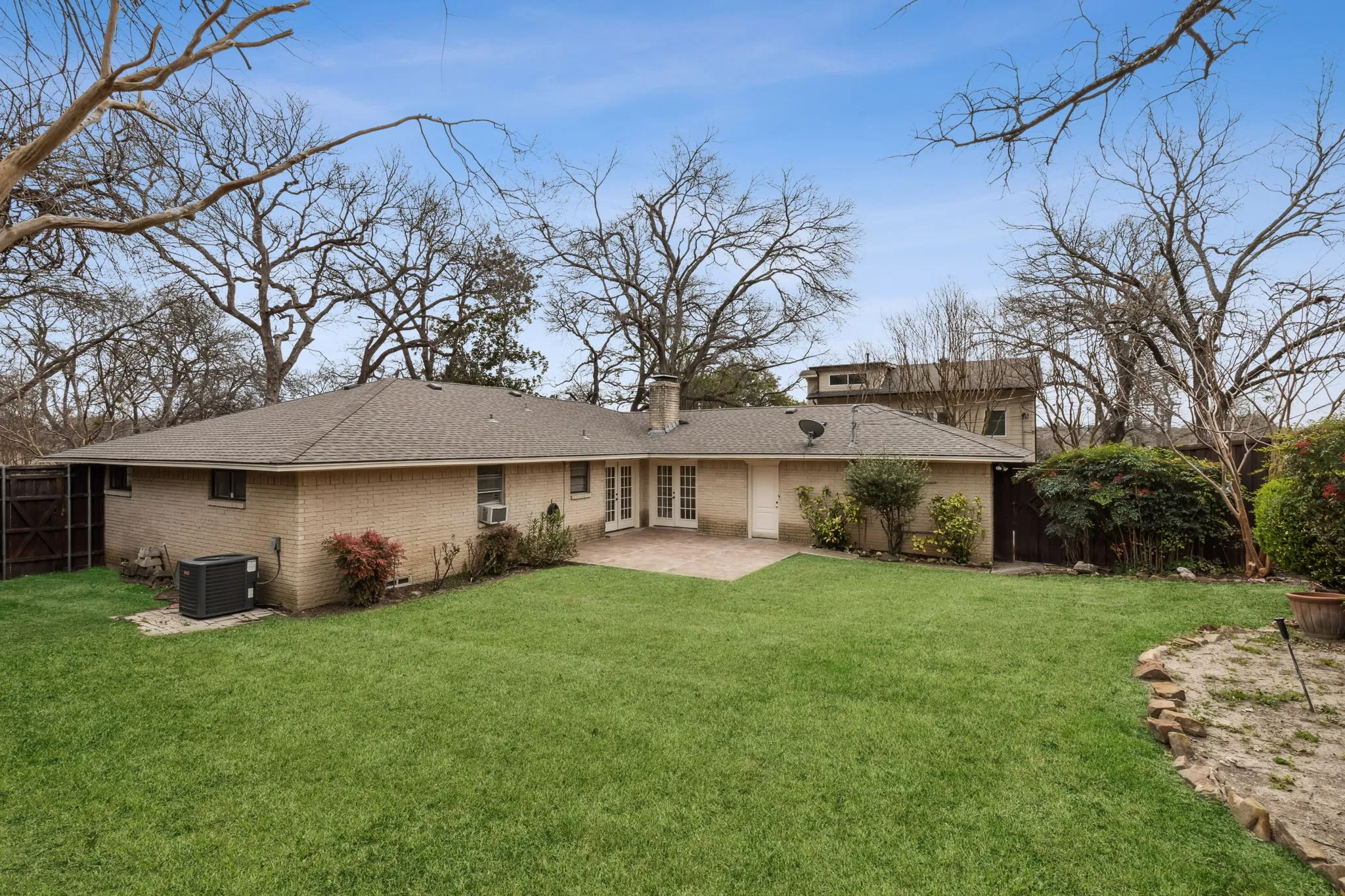 Single Family Residence For Rent in Dallas County , 9611 Meadowhill Drive, Dallas, Texas 75238, 3 Bedroom, 3 Bathroom, 2 Garage spaces, 2,078 Sqft, built in 1963, Price $3,495, mls#21342203, Real Estate Agent in Dallas, Homes For Rent in Dallas county, Homes For Rent in Dallas, Realtor in Dallas Texas, Real Estate Brokerage Independent Realty Texas, Luminita Cordes Realtor
