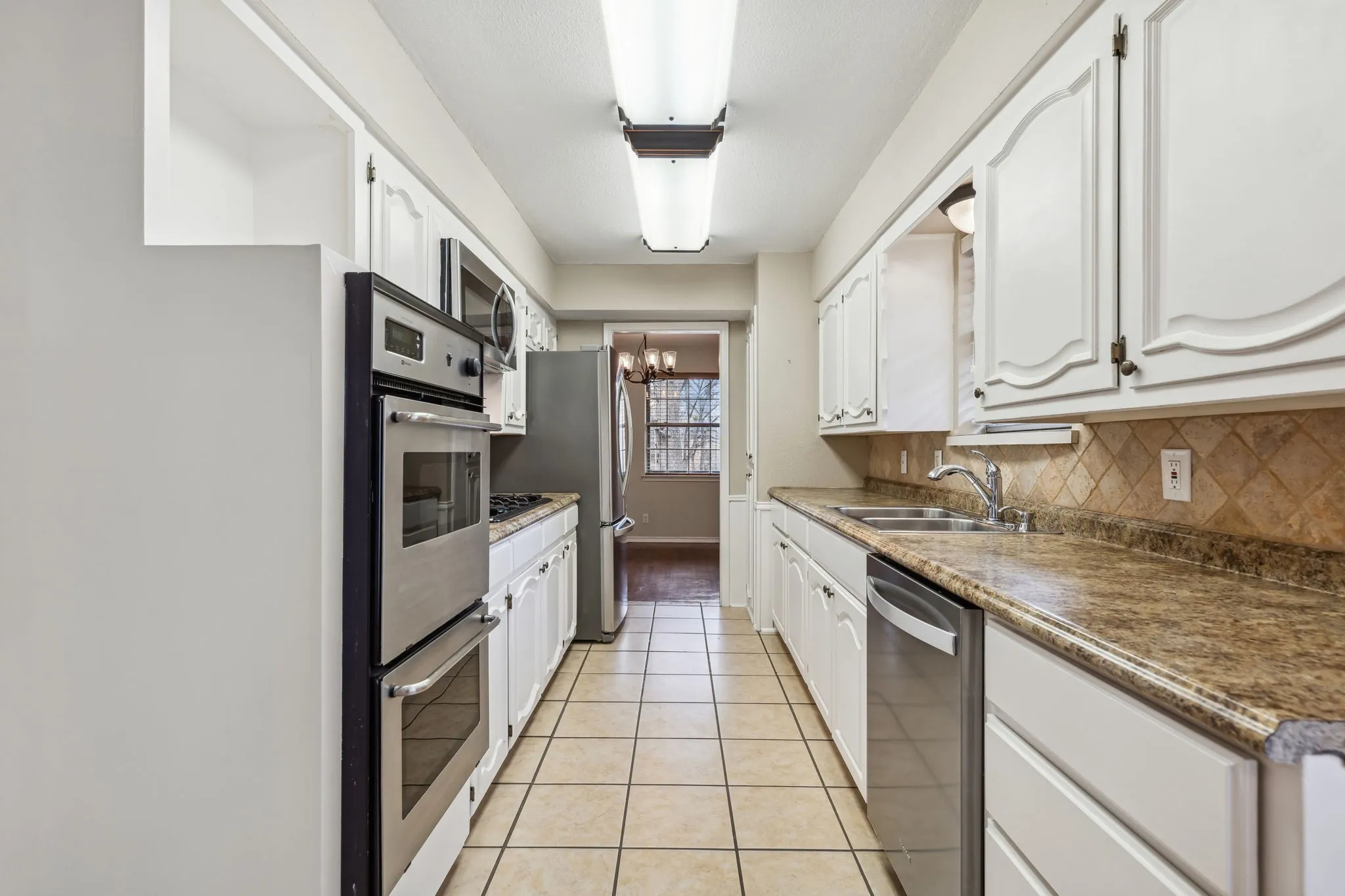 Single Family Residence For Rent in Dallas County , 9611 Meadowhill Drive, Dallas, Texas 75238, 3 Bedroom, 3 Bathroom, 2 Garage spaces, 2,078 Sqft, built in 1963, Price $3,495, mls#21342203, Real Estate Agent in Dallas, Homes For Rent in Dallas county, Homes For Rent in Dallas, Realtor in Dallas Texas, Real Estate Brokerage Independent Realty Texas, Luminita Cordes Realtor