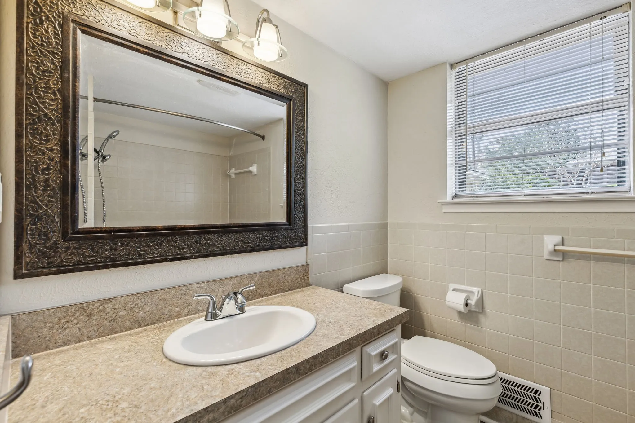 Single Family Residence For Rent in Dallas County , 9611 Meadowhill Drive, Dallas, Texas 75238, 3 Bedroom, 3 Bathroom, 2 Garage spaces, 2,078 Sqft, built in 1963, Price $3,495, mls#21342203, Real Estate Agent in Dallas, Homes For Rent in Dallas county, Homes For Rent in Dallas, Realtor in Dallas Texas, Real Estate Brokerage Independent Realty Texas, Luminita Cordes Realtor