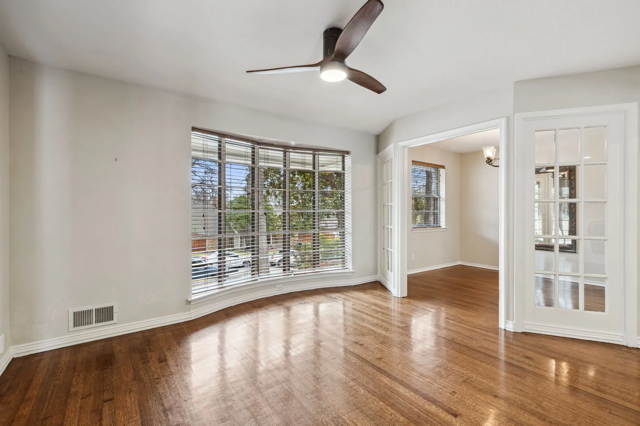 Single Family Residence For Rent in Dallas County , 9611 Meadowhill Drive, Dallas, Texas 75238, 3 Bedroom, 3 Bathroom, 2 Garage spaces, 2,078 Sqft, built in 1963, Price $3,495, mls#21342203, Real Estate Agent in Dallas, Homes For Rent in Dallas county, Homes For Rent in Dallas, Realtor in Dallas Texas, Real Estate Brokerage Independent Realty Texas, Luminita Cordes Realtor
