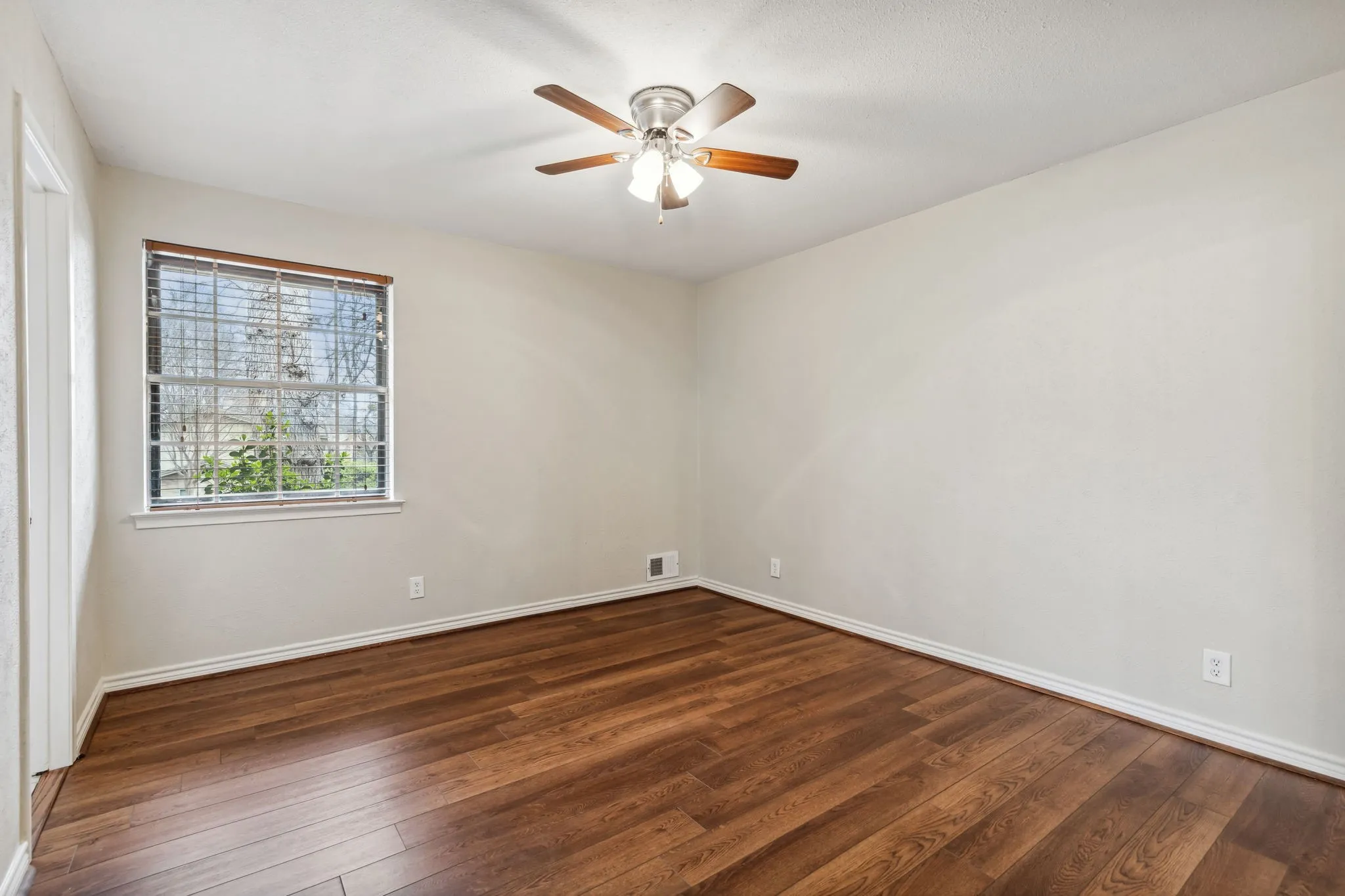 Single Family Residence For Rent in Dallas County , 9611 Meadowhill Drive, Dallas, Texas 75238, 3 Bedroom, 3 Bathroom, 2 Garage spaces, 2,078 Sqft, built in 1963, Price $3,495, mls#21342203, Real Estate Agent in Dallas, Homes For Rent in Dallas county, Homes For Rent in Dallas, Realtor in Dallas Texas, Real Estate Brokerage Independent Realty Texas, Luminita Cordes Realtor