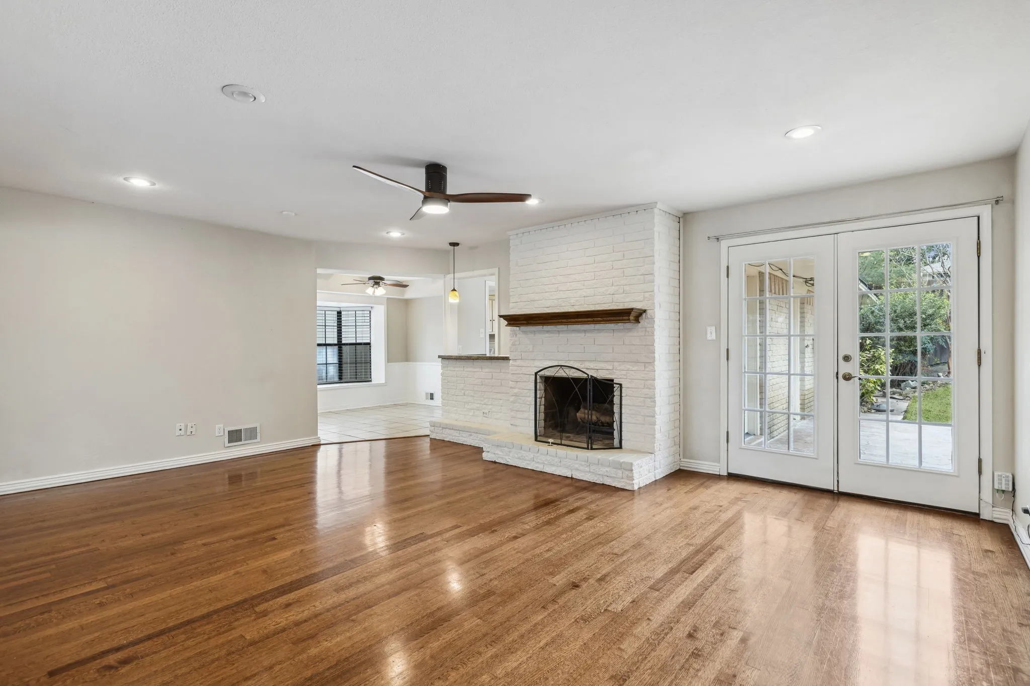 Single Family Residence For Rent in Dallas County , 9611 Meadowhill Drive, Dallas, Texas 75238, 3 Bedroom, 3 Bathroom, 2 Garage spaces, 2,078 Sqft, built in 1963, Price $3,495, mls#21342203, Real Estate Agent in Dallas, Homes For Rent in Dallas county, Homes For Rent in Dallas, Realtor in Dallas Texas, Real Estate Brokerage Independent Realty Texas, Luminita Cordes Realtor