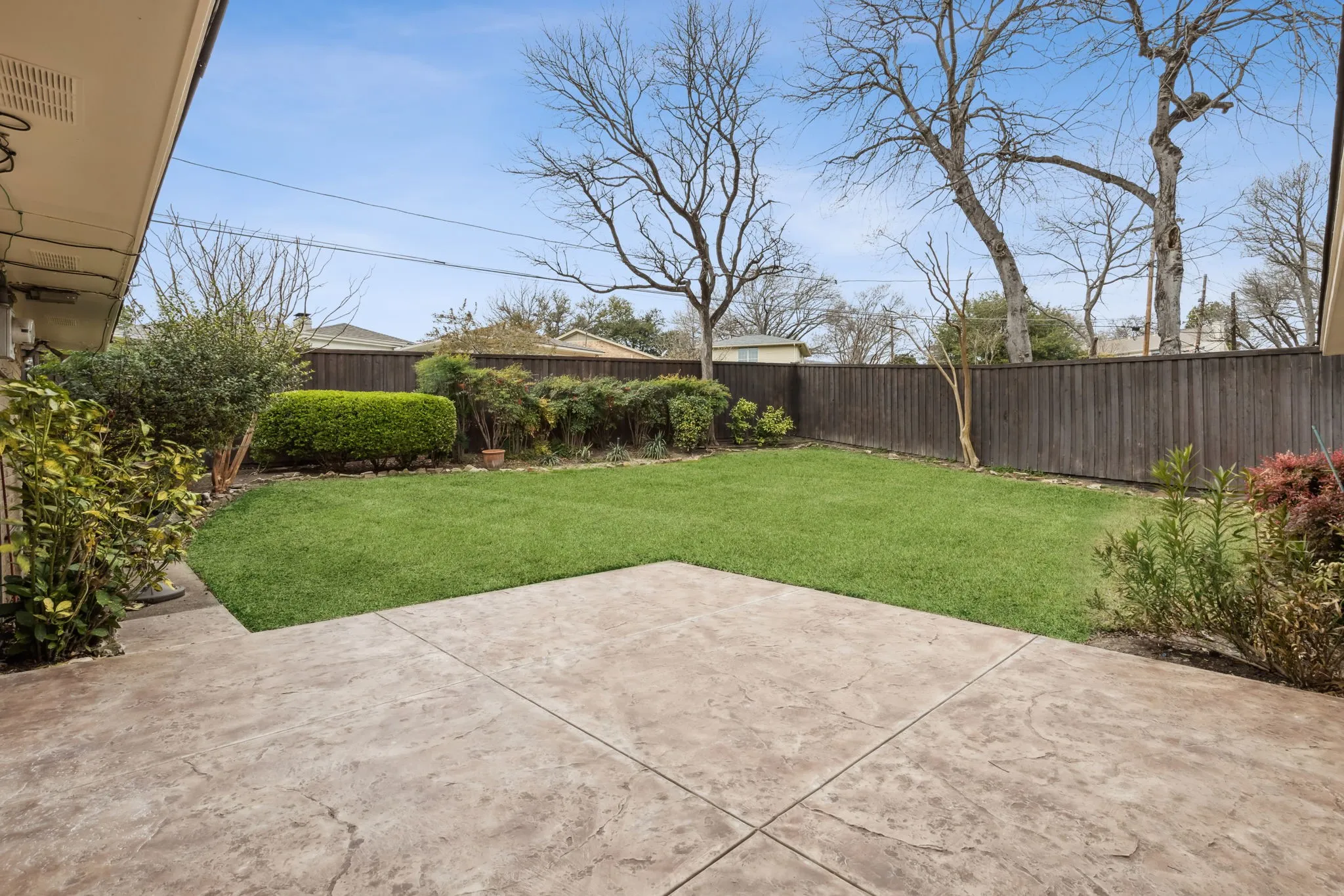 Single Family Residence For Rent in Dallas County , 9611 Meadowhill Drive, Dallas, Texas 75238, 3 Bedroom, 3 Bathroom, 2 Garage spaces, 2,078 Sqft, built in 1963, Price $3,495, mls#21342203, Real Estate Agent in Dallas, Homes For Rent in Dallas county, Homes For Rent in Dallas, Realtor in Dallas Texas, Real Estate Brokerage Independent Realty Texas, Luminita Cordes Realtor