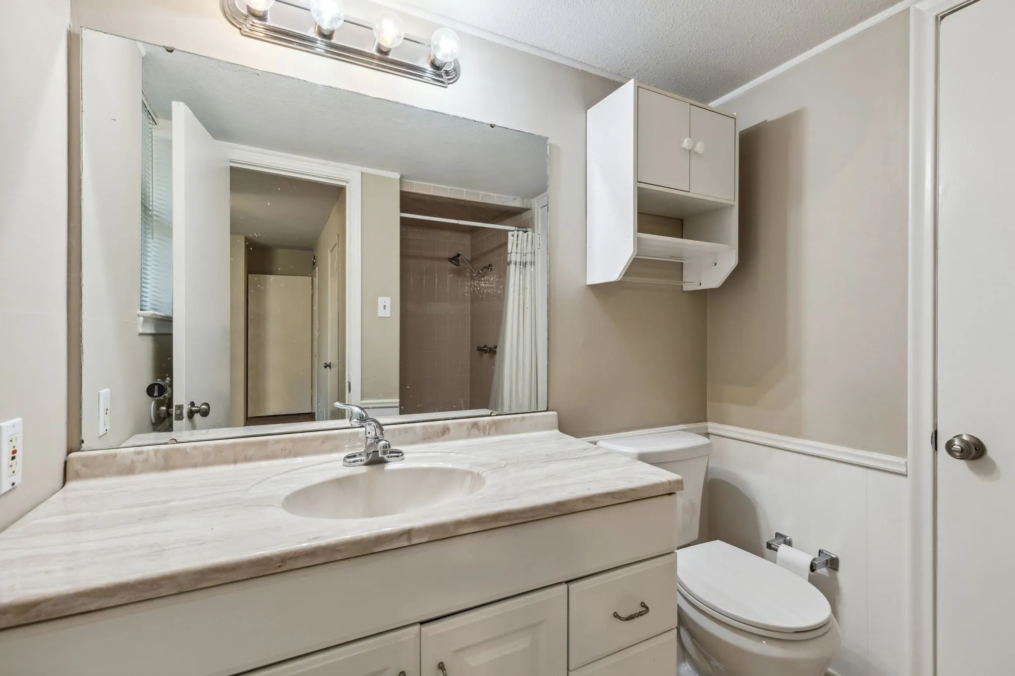 Single Family Residence For Rent in Dallas County , 9611 Meadowhill Drive, Dallas, Texas 75238, 3 Bedroom, 3 Bathroom, 2 Garage spaces, 2,078 Sqft, built in 1963, Price $3,495, mls#21342203, Real Estate Agent in Dallas, Homes For Rent in Dallas county, Homes For Rent in Dallas, Realtor in Dallas Texas, Real Estate Brokerage Independent Realty Texas, Luminita Cordes Realtor