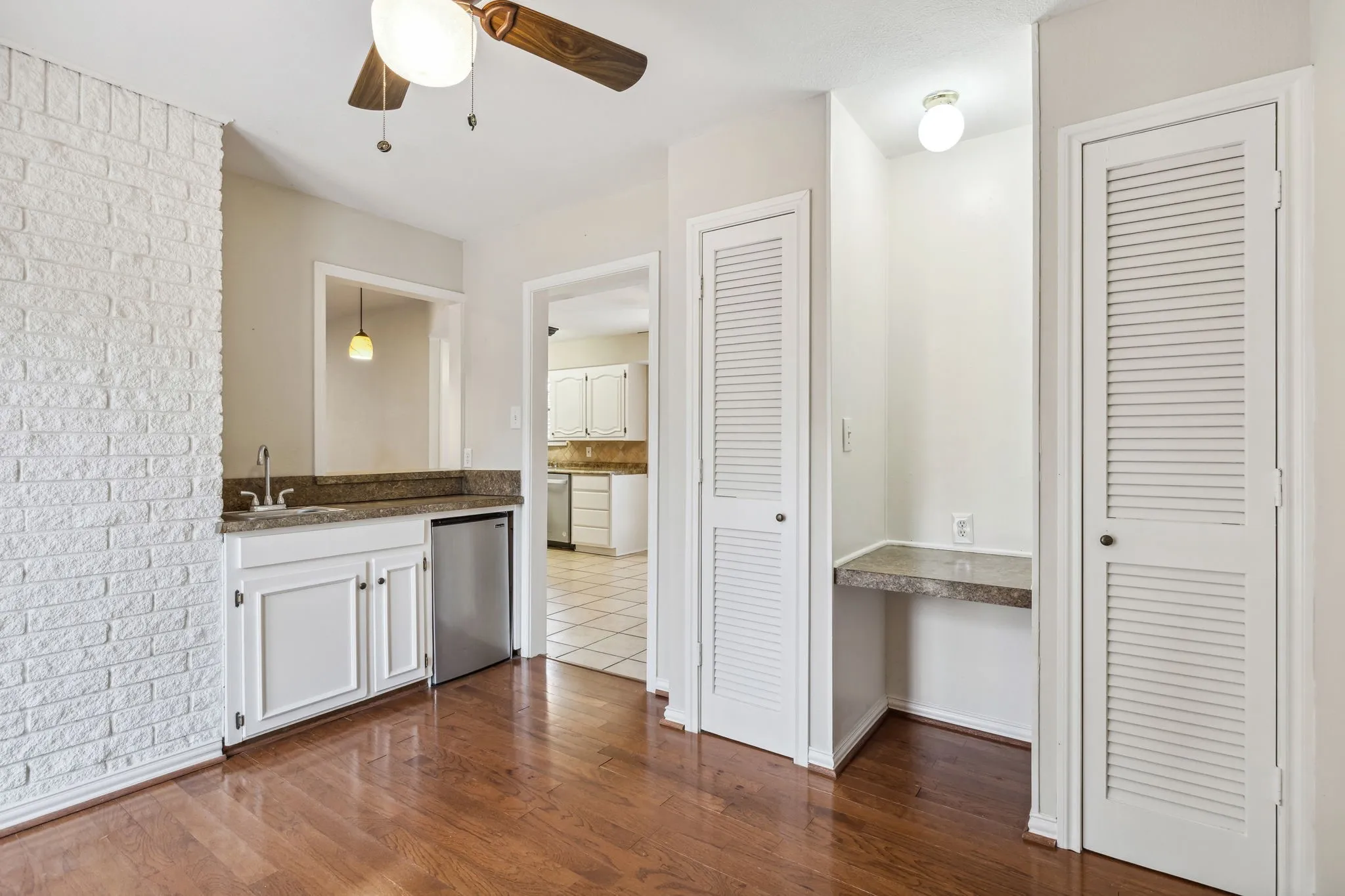 Single Family Residence For Rent in Dallas County , 9611 Meadowhill Drive, Dallas, Texas 75238, 3 Bedroom, 3 Bathroom, 2 Garage spaces, 2,078 Sqft, built in 1963, Price $3,495, mls#21342203, Real Estate Agent in Dallas, Homes For Rent in Dallas county, Homes For Rent in Dallas, Realtor in Dallas Texas, Real Estate Brokerage Independent Realty Texas, Luminita Cordes Realtor
