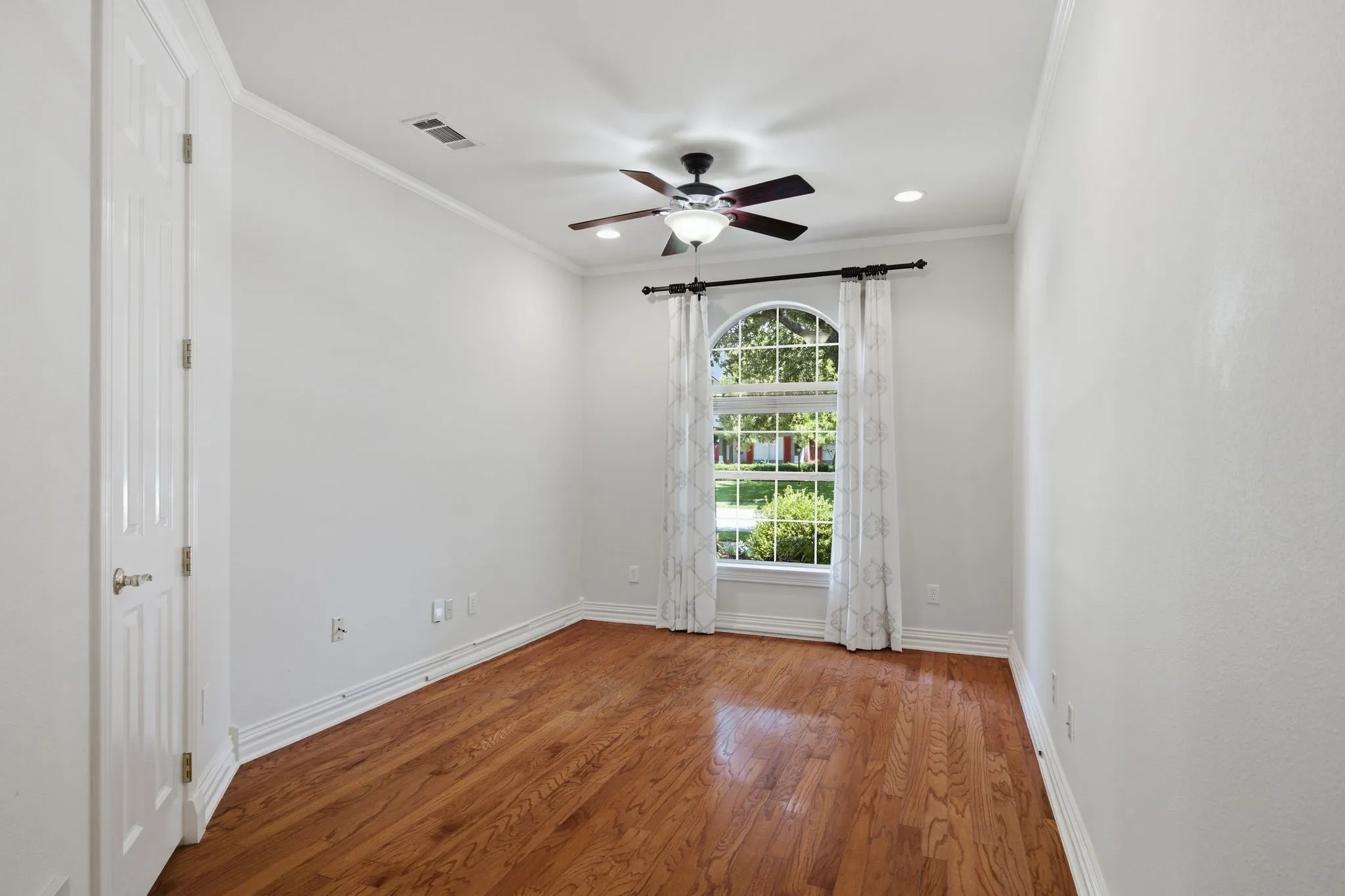 Single Family Residence For Sale in Tarrant County , 4114 Steeplechase Drive, Colleyville, Texas 76034, 4 Bedroom, 3 Bathroom, 3 Garage spaces, 3,696 Sqft, built in 1998, mls#21341396, Real Estate Agent in Colleyville, Homes For Sale in Tarrant county, Homes For Sale in Colleyville, Realtor in Colleyville Texas, Real Estate Brokerage Independent Realty Texas, Luminita Cordes Realtor