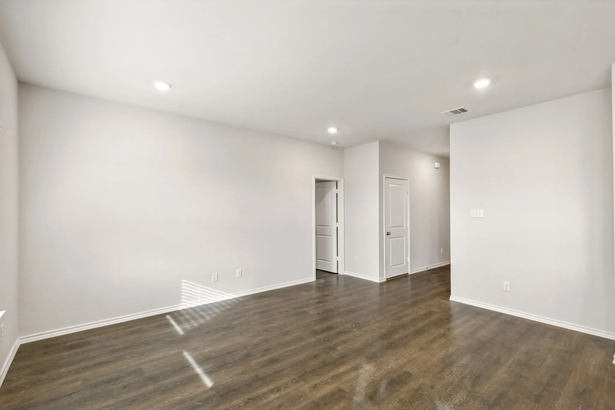 Single Family Residence For Rent in Collin County , 606 Wrangler Drive, Josephine, Texas 75189, 3 Bedroom, 2 Bathroom, 2 Garage spaces, 1,310 Sqft, built in 2021, mls#21340406, Real Estate Agent in Josephine, Homes For Rent in Collin county, Homes For Rent in Josephine, Realtor in Josephine Texas, Real Estate Brokerage Independent Realty Texas, Luminita Cordes Realtor