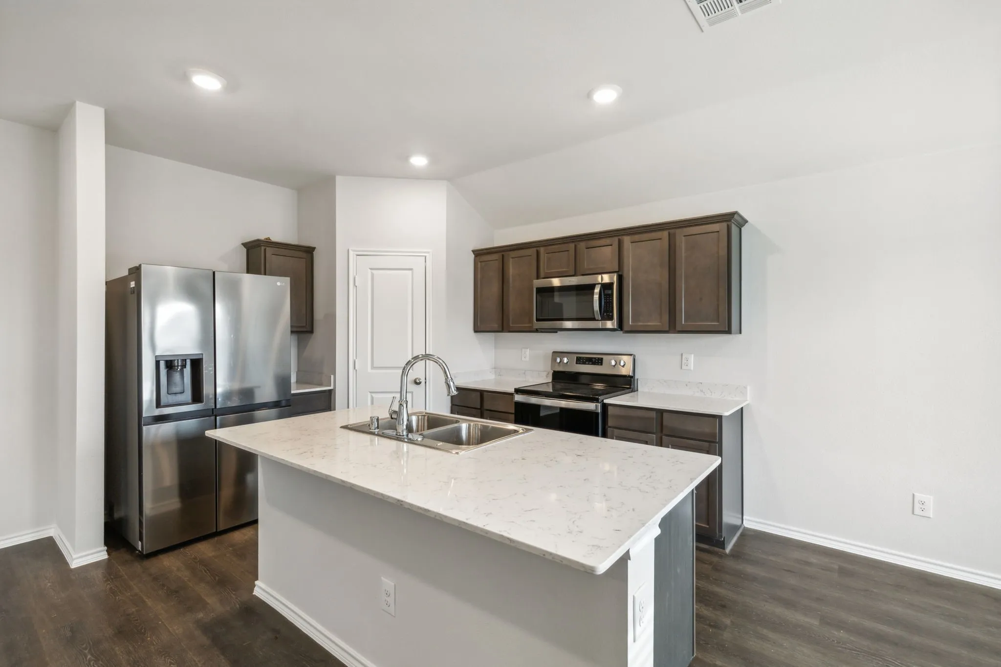 Single Family Residence For Rent in Collin County , 606 Wrangler Drive, Josephine, Texas 75189, 3 Bedroom, 2 Bathroom, 2 Garage spaces, 1,310 Sqft, built in 2021, mls#21340406, Real Estate Agent in Josephine, Homes For Rent in Collin county, Homes For Rent in Josephine, Realtor in Josephine Texas, Real Estate Brokerage Independent Realty Texas, Luminita Cordes Realtor
