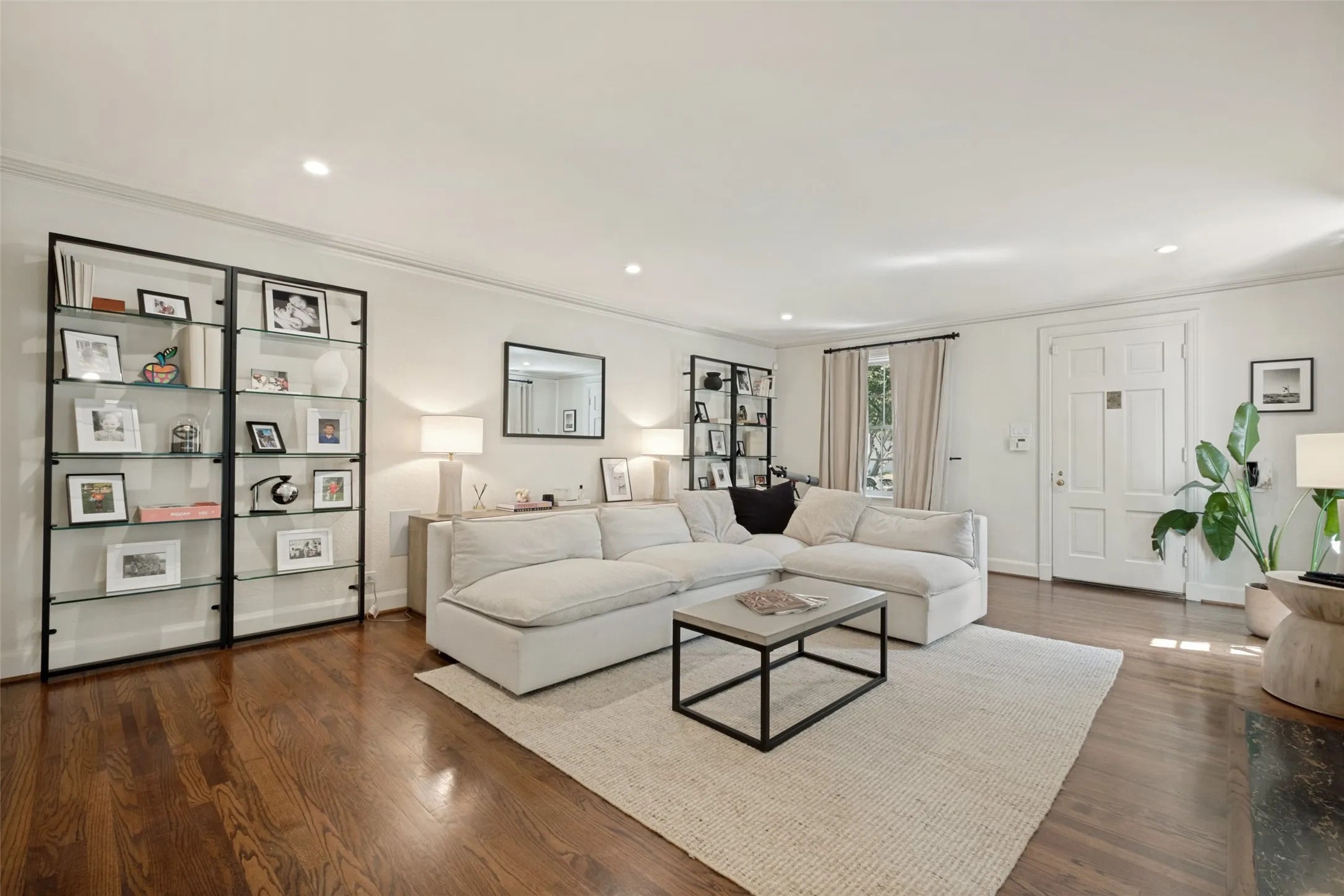 4506 Living Room