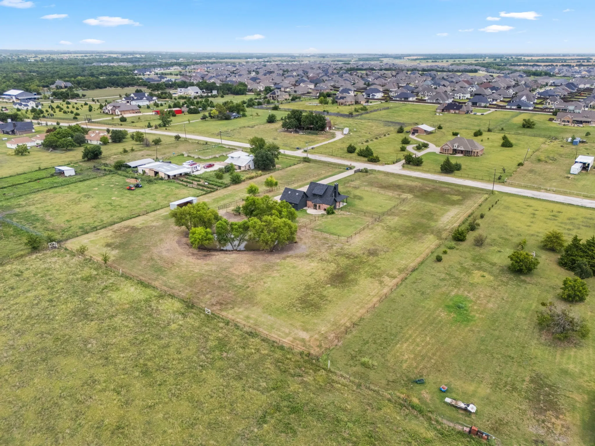 Single Family Residence For Sale in Rockwall County , 1068 Frontier Trail, Mclendon Chisholm, Texas 75032, 4 Bedroom, 3 Bathroom, 2 Garage spaces, 2,300 Sqft, built in 2001, mls#21342272, Real Estate Agent in Mclendon Chisholm, Homes For Sale in Rockwall county, Homes For Sale in Mclendon Chisholm, Realtor in Mclendon Chisholm Texas, Real Estate Brokerage Independent Realty Texas, Luminita Cordes Realtor