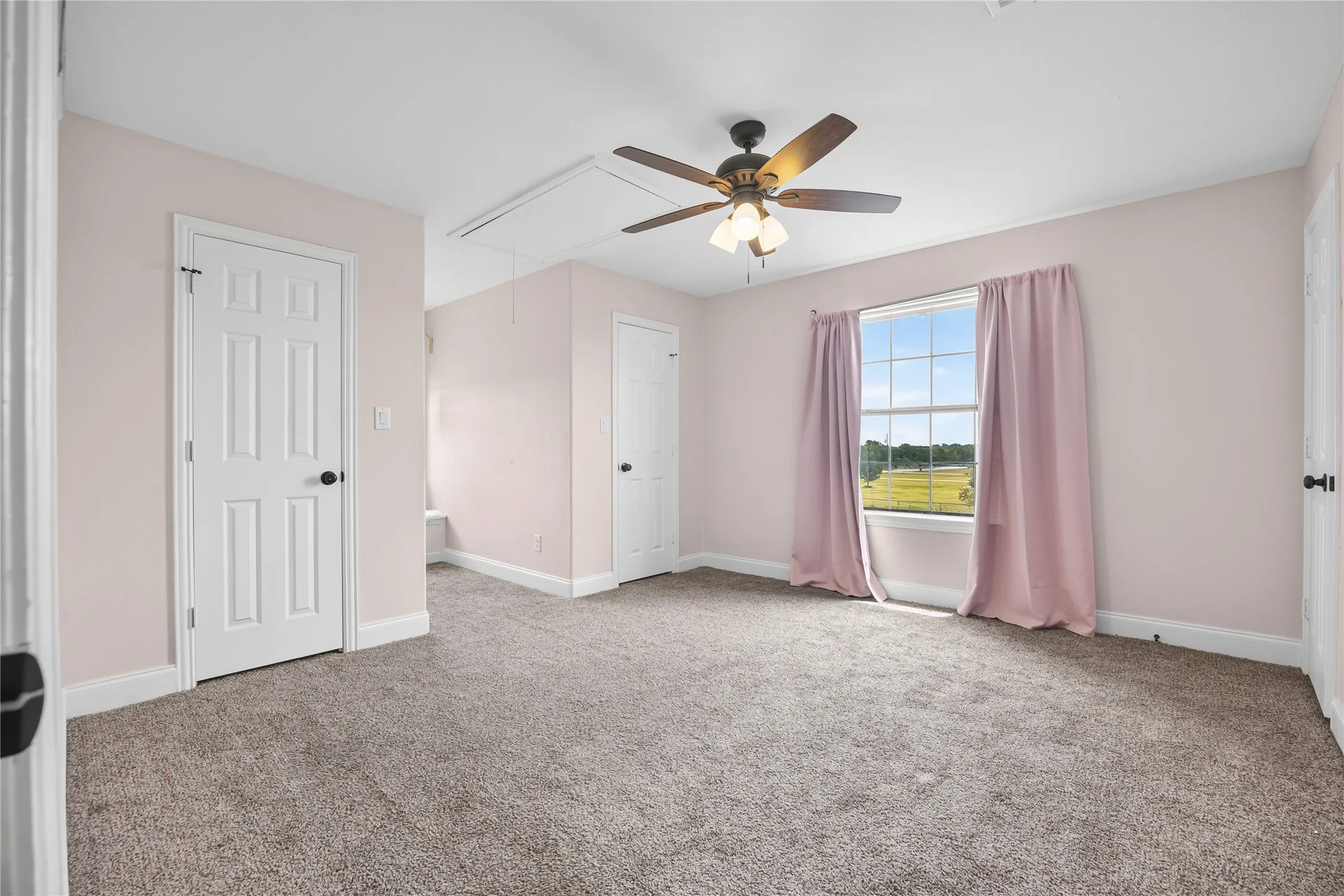 Single Family Residence For Sale in Rockwall County , 1068 Frontier Trail, Mclendon Chisholm, Texas 75032, 4 Bedroom, 3 Bathroom, 2 Garage spaces, 2,300 Sqft, built in 2001, mls#21342272, Real Estate Agent in Mclendon Chisholm, Homes For Sale in Rockwall county, Homes For Sale in Mclendon Chisholm, Realtor in Mclendon Chisholm Texas, Real Estate Brokerage Independent Realty Texas, Luminita Cordes Realtor