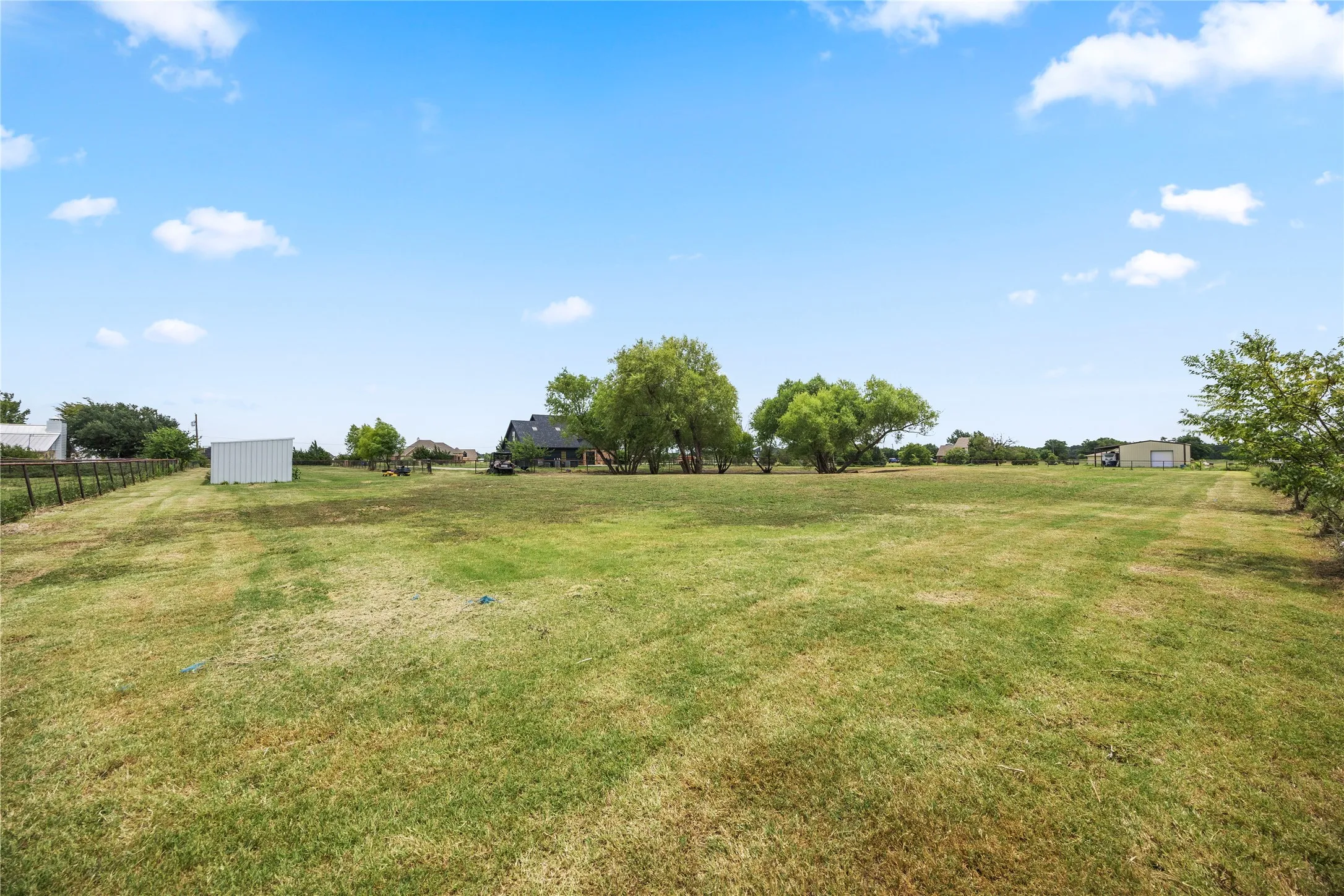 Single Family Residence For Sale in Rockwall County , 1068 Frontier Trail, Mclendon Chisholm, Texas 75032, 4 Bedroom, 3 Bathroom, 2 Garage spaces, 2,300 Sqft, built in 2001, mls#21342272, Real Estate Agent in Mclendon Chisholm, Homes For Sale in Rockwall county, Homes For Sale in Mclendon Chisholm, Realtor in Mclendon Chisholm Texas, Real Estate Brokerage Independent Realty Texas, Luminita Cordes Realtor