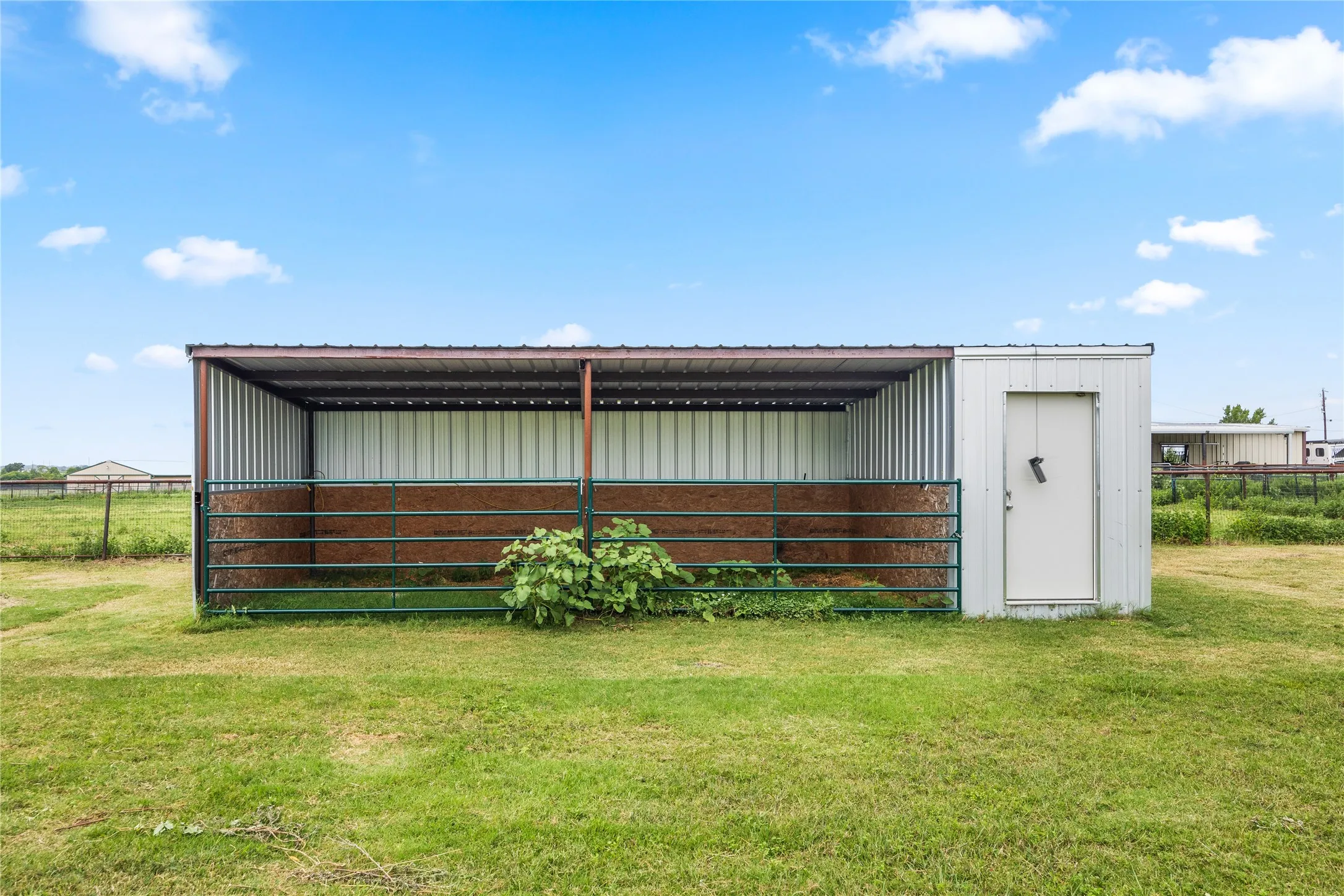 Single Family Residence For Sale in Rockwall County , 1068 Frontier Trail, Mclendon Chisholm, Texas 75032, 4 Bedroom, 3 Bathroom, 2 Garage spaces, 2,300 Sqft, built in 2001, mls#21342272, Real Estate Agent in Mclendon Chisholm, Homes For Sale in Rockwall county, Homes For Sale in Mclendon Chisholm, Realtor in Mclendon Chisholm Texas, Real Estate Brokerage Independent Realty Texas, Luminita Cordes Realtor