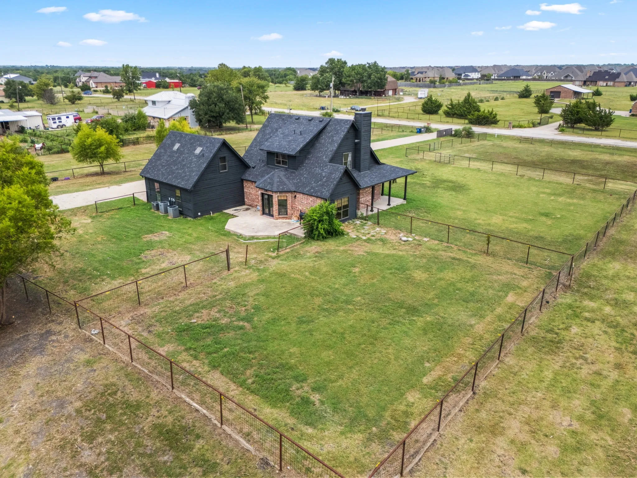 Single Family Residence For Sale in Rockwall County , 1068 Frontier Trail, Mclendon Chisholm, Texas 75032, 4 Bedroom, 3 Bathroom, 2 Garage spaces, 2,300 Sqft, built in 2001, mls#21342272, Real Estate Agent in Mclendon Chisholm, Homes For Sale in Rockwall county, Homes For Sale in Mclendon Chisholm, Realtor in Mclendon Chisholm Texas, Real Estate Brokerage Independent Realty Texas, Luminita Cordes Realtor