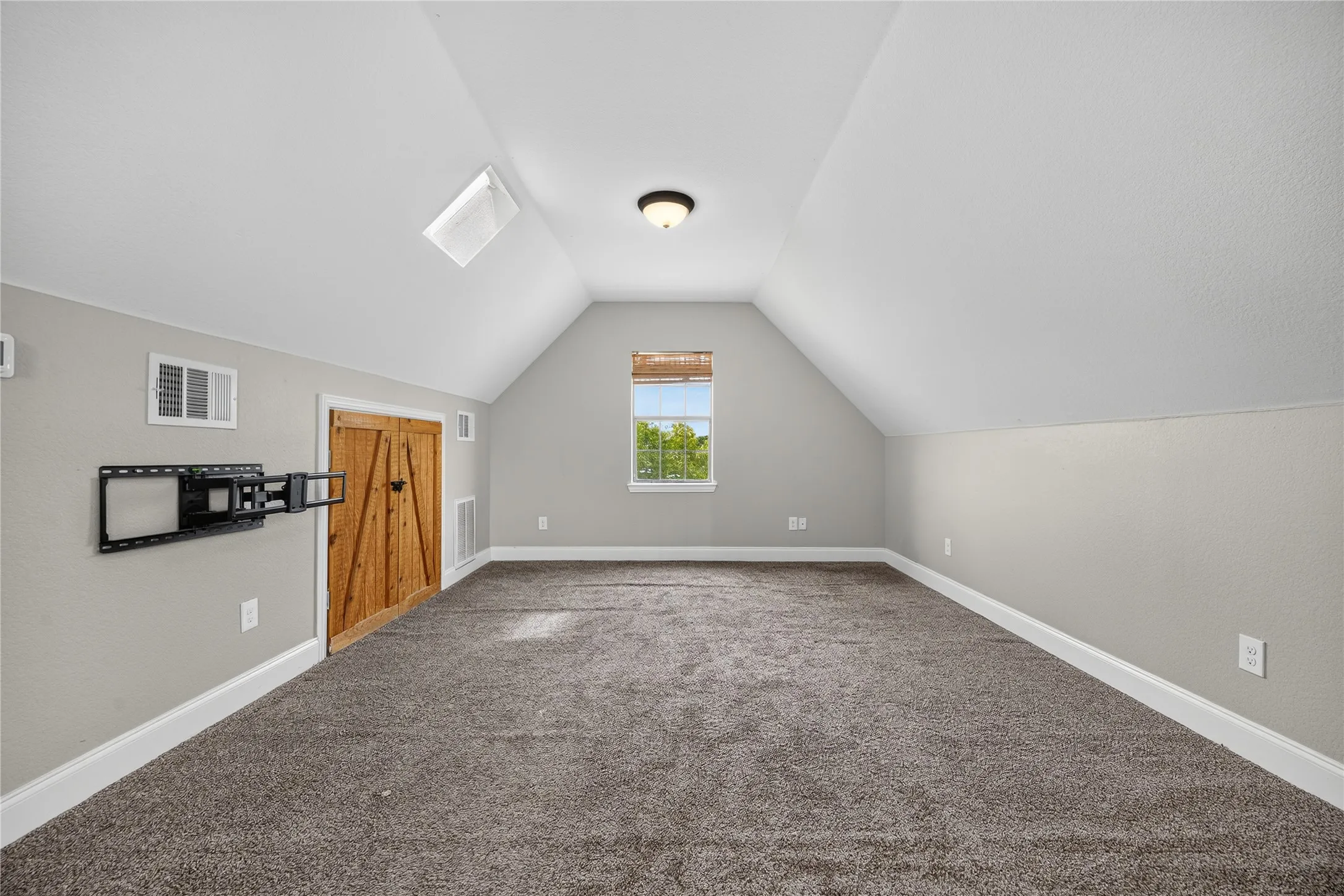 Single Family Residence For Sale in Rockwall County , 1068 Frontier Trail, Mclendon Chisholm, Texas 75032, 4 Bedroom, 3 Bathroom, 2 Garage spaces, 2,300 Sqft, built in 2001, mls#21342272, Real Estate Agent in Mclendon Chisholm, Homes For Sale in Rockwall county, Homes For Sale in Mclendon Chisholm, Realtor in Mclendon Chisholm Texas, Real Estate Brokerage Independent Realty Texas, Luminita Cordes Realtor