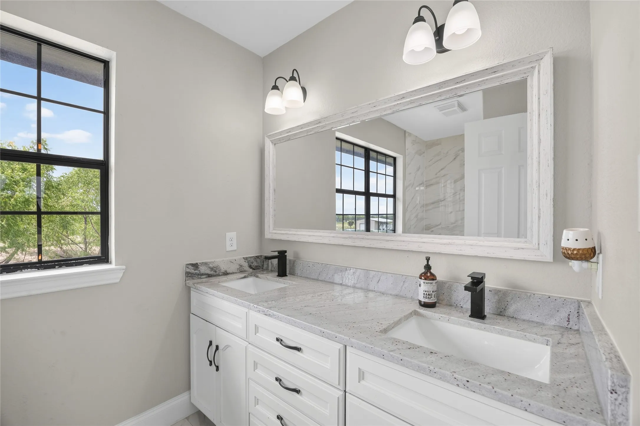Single Family Residence For Sale in Rockwall County , 1068 Frontier Trail, Mclendon Chisholm, Texas 75032, 4 Bedroom, 3 Bathroom, 2 Garage spaces, 2,300 Sqft, built in 2001, mls#21342272, Real Estate Agent in Mclendon Chisholm, Homes For Sale in Rockwall county, Homes For Sale in Mclendon Chisholm, Realtor in Mclendon Chisholm Texas, Real Estate Brokerage Independent Realty Texas, Luminita Cordes Realtor