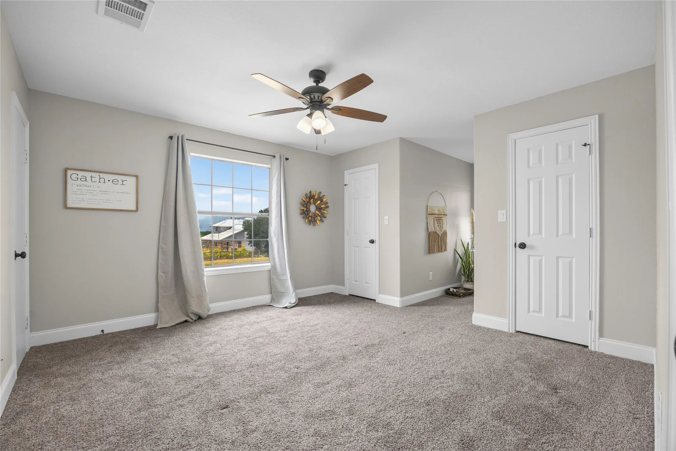 Single Family Residence For Sale in Rockwall County , 1068 Frontier Trail, Mclendon Chisholm, Texas 75032, 4 Bedroom, 3 Bathroom, 2 Garage spaces, 2,300 Sqft, built in 2001, mls#21342272, Real Estate Agent in Mclendon Chisholm, Homes For Sale in Rockwall county, Homes For Sale in Mclendon Chisholm, Realtor in Mclendon Chisholm Texas, Real Estate Brokerage Independent Realty Texas, Luminita Cordes Realtor