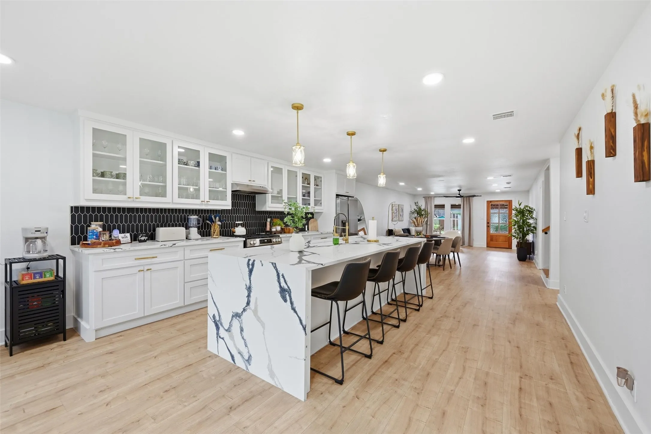 Single Family Residence For Sale in Collin County , 508 W White Avenue, Mc Kinney, Texas 75069, 3 Bedrooms, 4 Bathrooms, 1 Garage spaces, 2,909 Sqft, built in 1957, Price $530,000, mls#21336802, Real Estate Agent in Mc Kinney, Homes For Sale in Collin county, Homes For Sale in Mc Kinney, Realtor in Mc Kinney Texas, Real Estate Brokerage Independent Realty Texas, Luminita Cordes Realtor