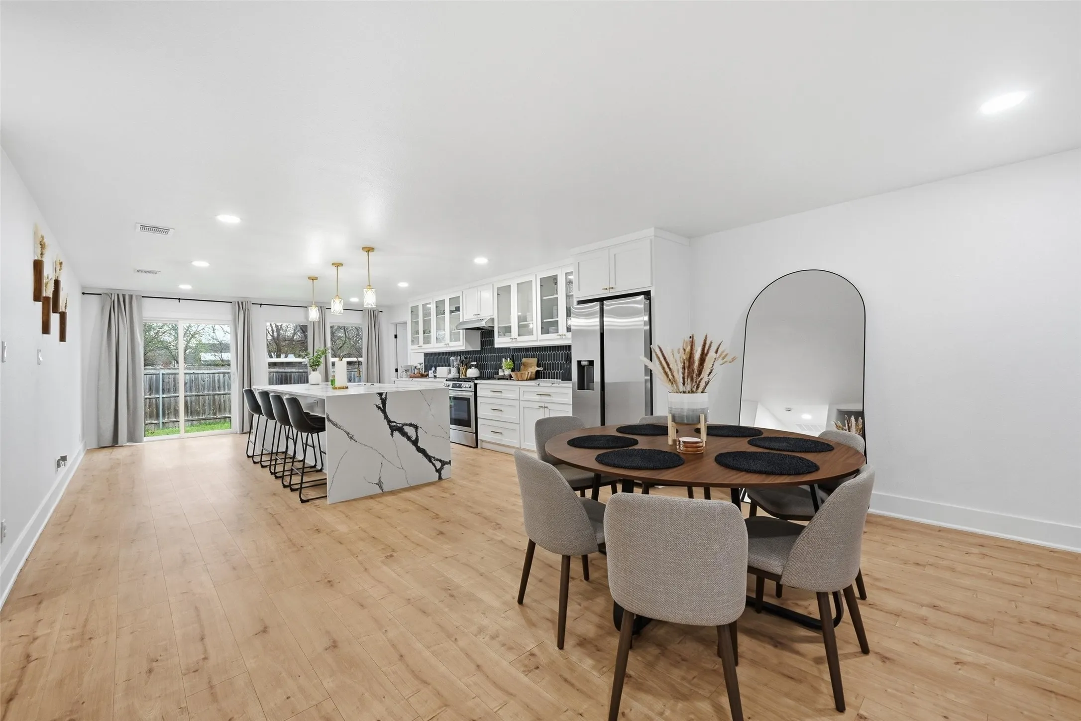 Single Family Residence For Sale in Collin County , 508 W White Avenue, Mc Kinney, Texas 75069, 3 Bedrooms, 4 Bathrooms, 1 Garage spaces, 2,909 Sqft, built in 1957, Price $530,000, mls#21336802, Real Estate Agent in Mc Kinney, Homes For Sale in Collin county, Homes For Sale in Mc Kinney, Realtor in Mc Kinney Texas, Real Estate Brokerage Independent Realty Texas, Luminita Cordes Realtor