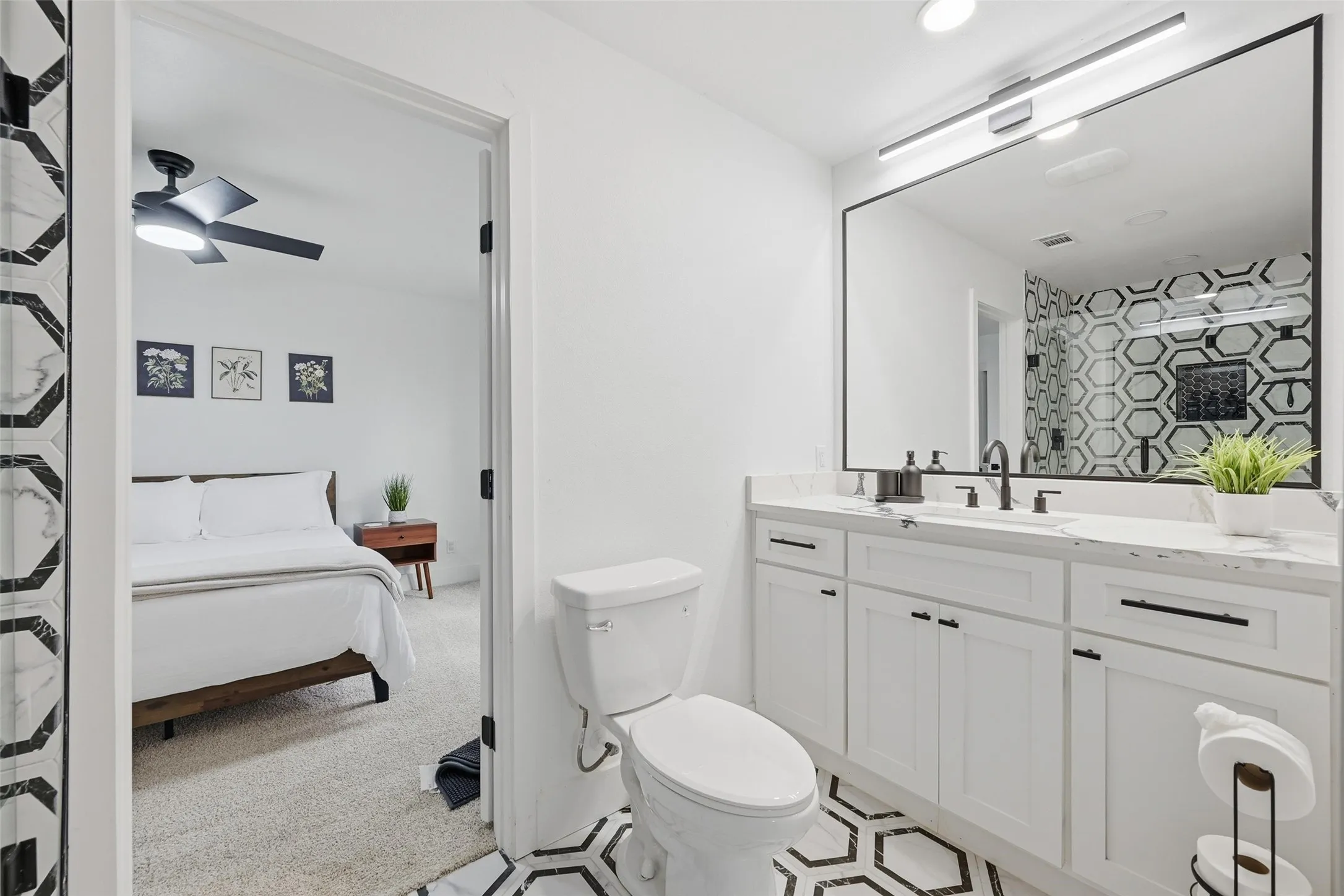 Single Family Residence For Sale in Collin County , 508 W White Avenue, Mc Kinney, Texas 75069, 3 Bedrooms, 4 Bathrooms, 1 Garage spaces, 2,909 Sqft, built in 1957, Price $530,000, mls#21336802, Real Estate Agent in Mc Kinney, Homes For Sale in Collin county, Homes For Sale in Mc Kinney, Realtor in Mc Kinney Texas, Real Estate Brokerage Independent Realty Texas, Luminita Cordes Realtor