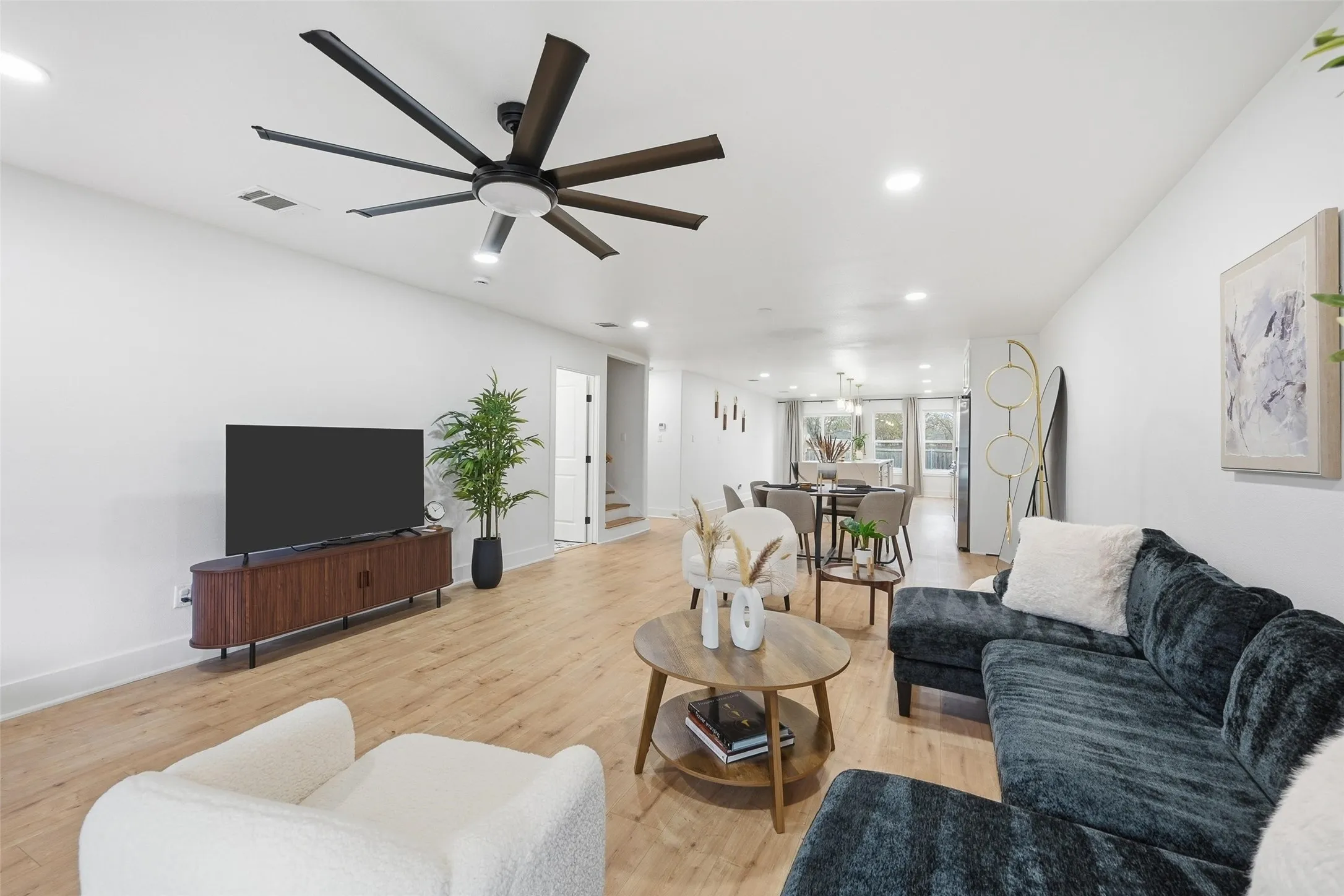 Single Family Residence For Sale in Collin County , 508 W White Avenue, Mc Kinney, Texas 75069, 3 Bedrooms, 4 Bathrooms, 1 Garage spaces, 2,909 Sqft, built in 1957, Price $530,000, mls#21336802, Real Estate Agent in Mc Kinney, Homes For Sale in Collin county, Homes For Sale in Mc Kinney, Realtor in Mc Kinney Texas, Real Estate Brokerage Independent Realty Texas, Luminita Cordes Realtor